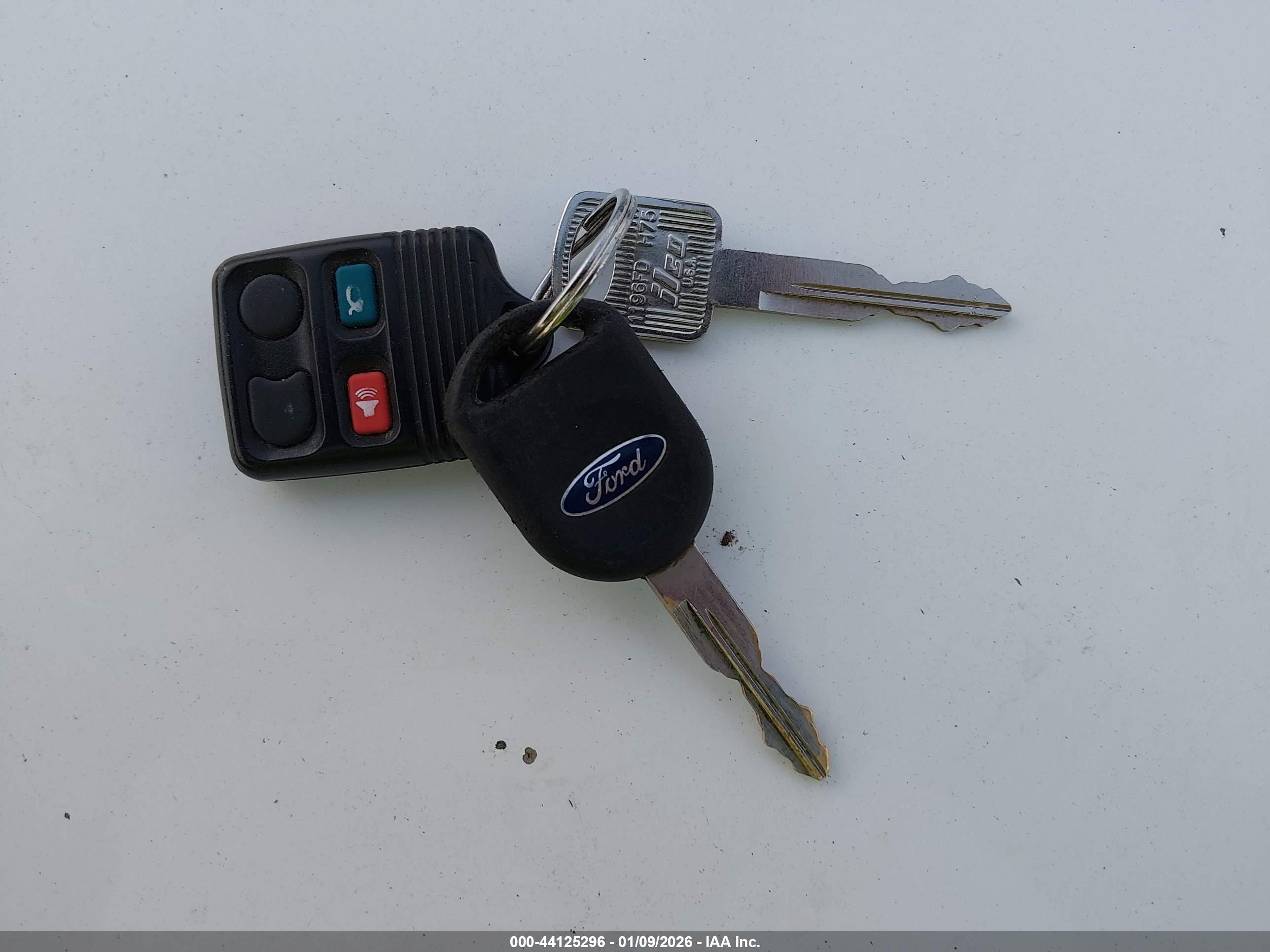 FORD TAURUS image 11