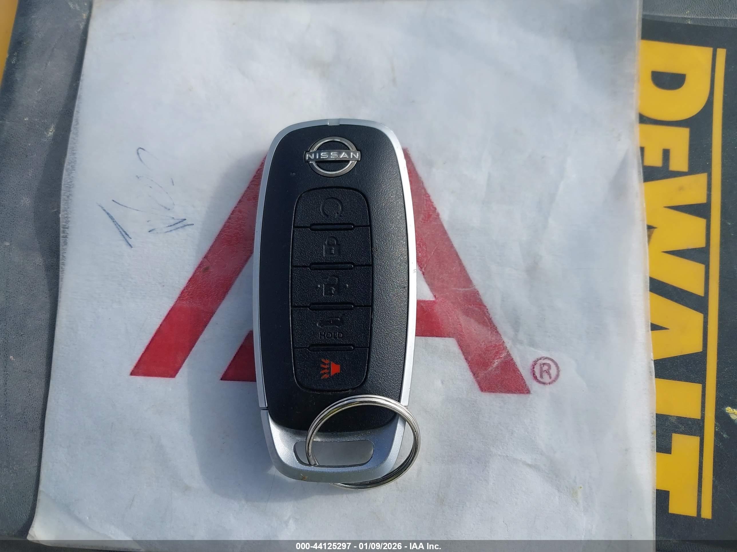 NISSAN ROGUE image 11