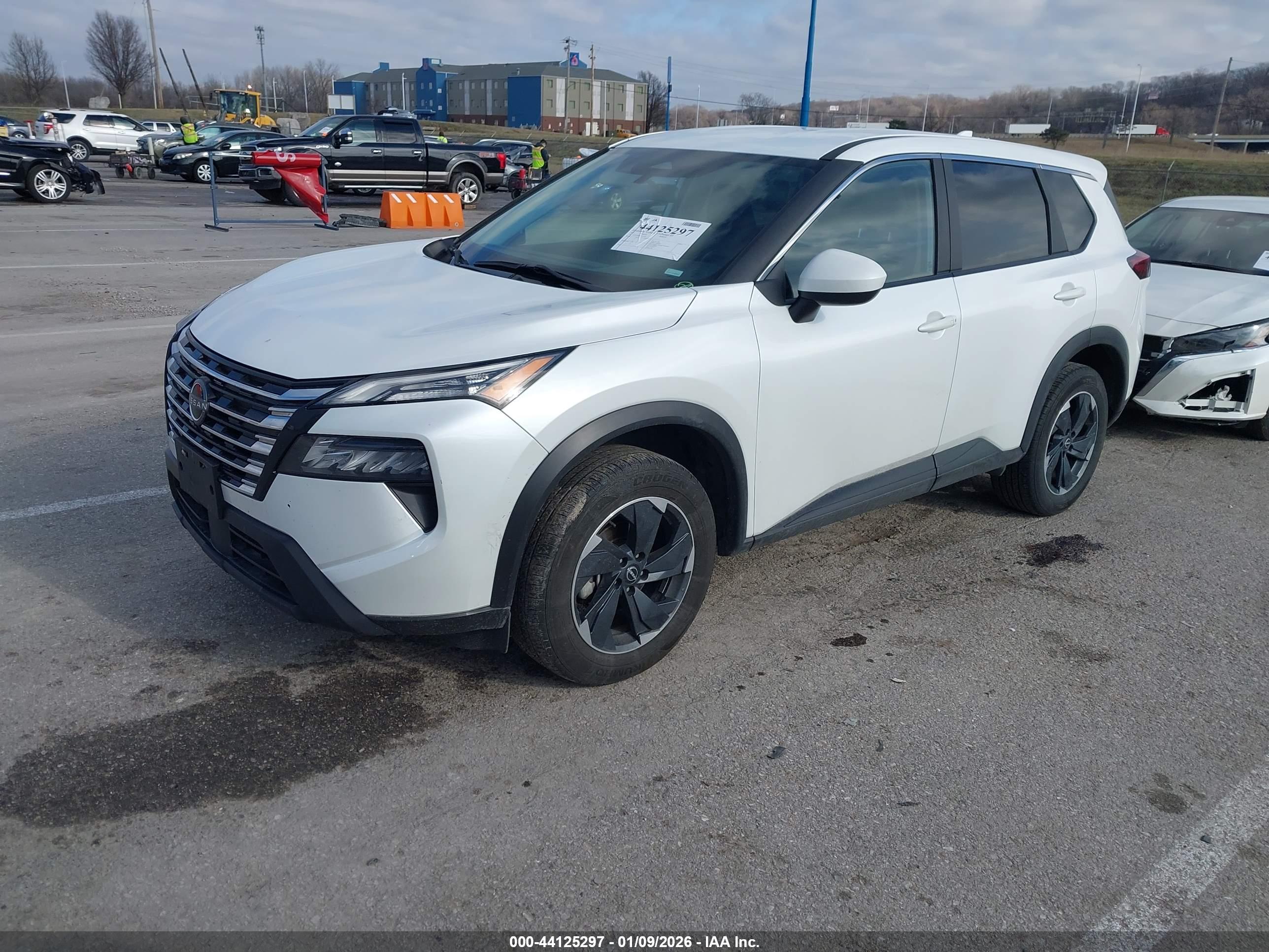 NISSAN ROGUE image 2