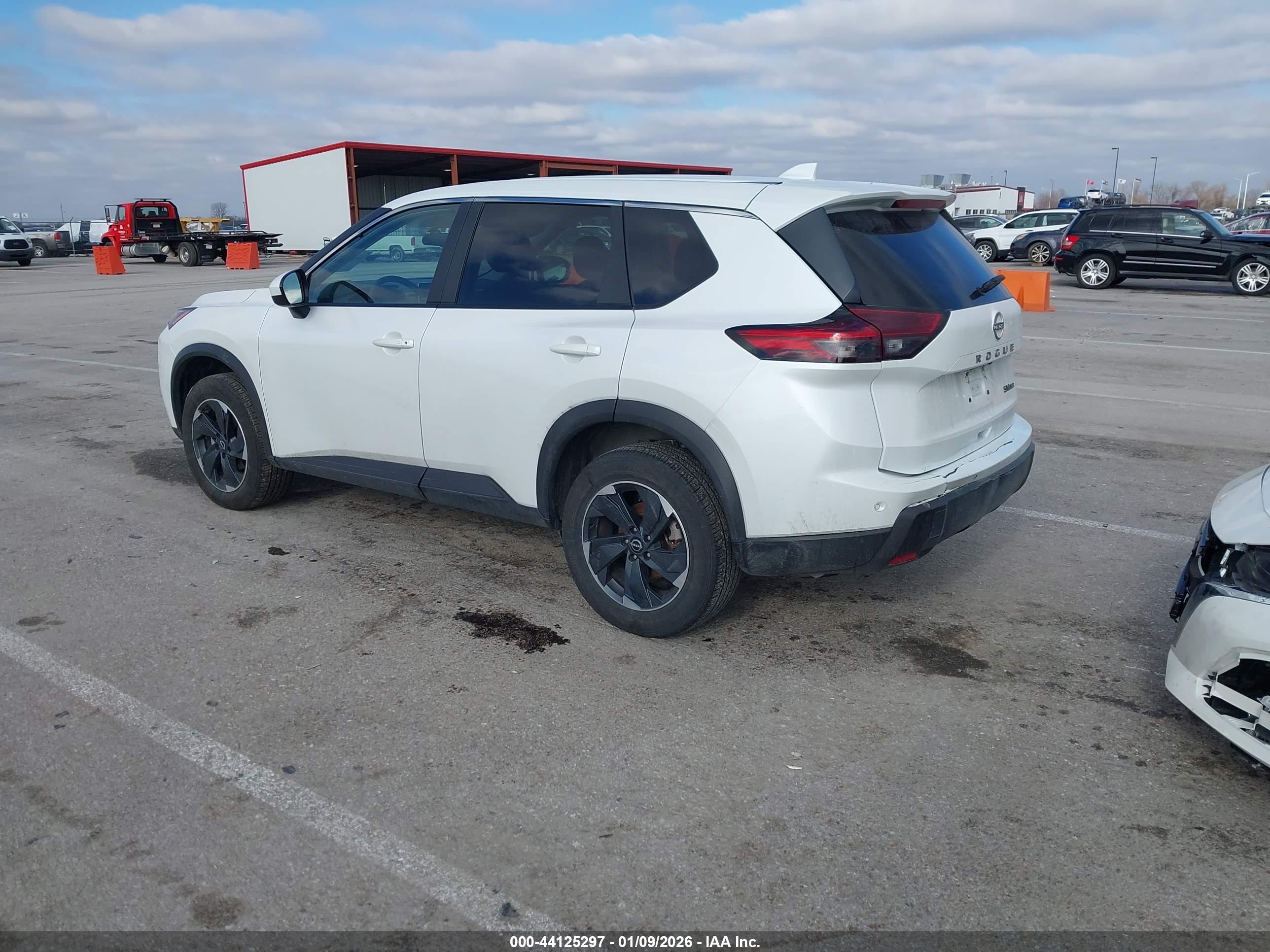 NISSAN ROGUE image 3
