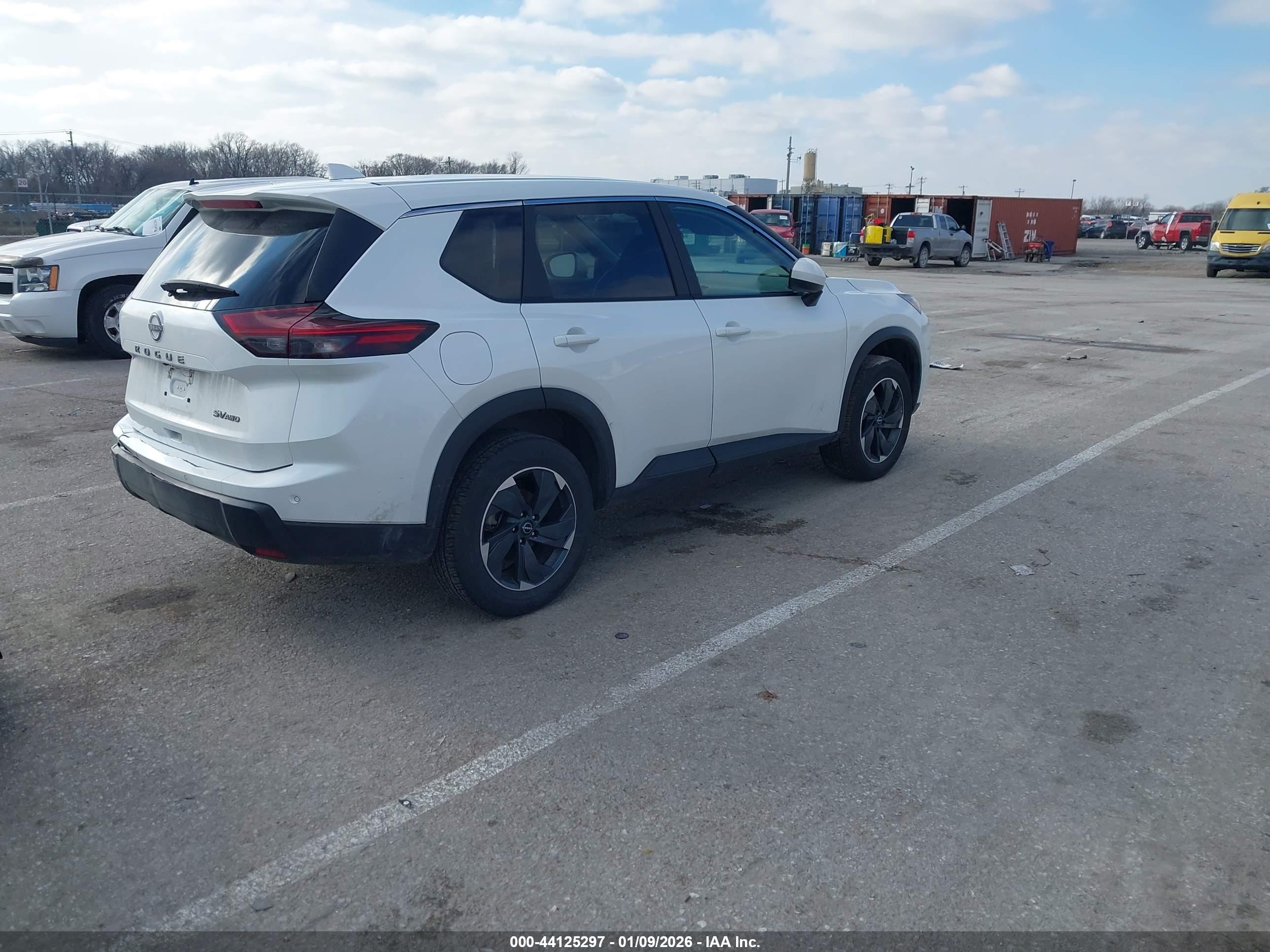NISSAN ROGUE image 4