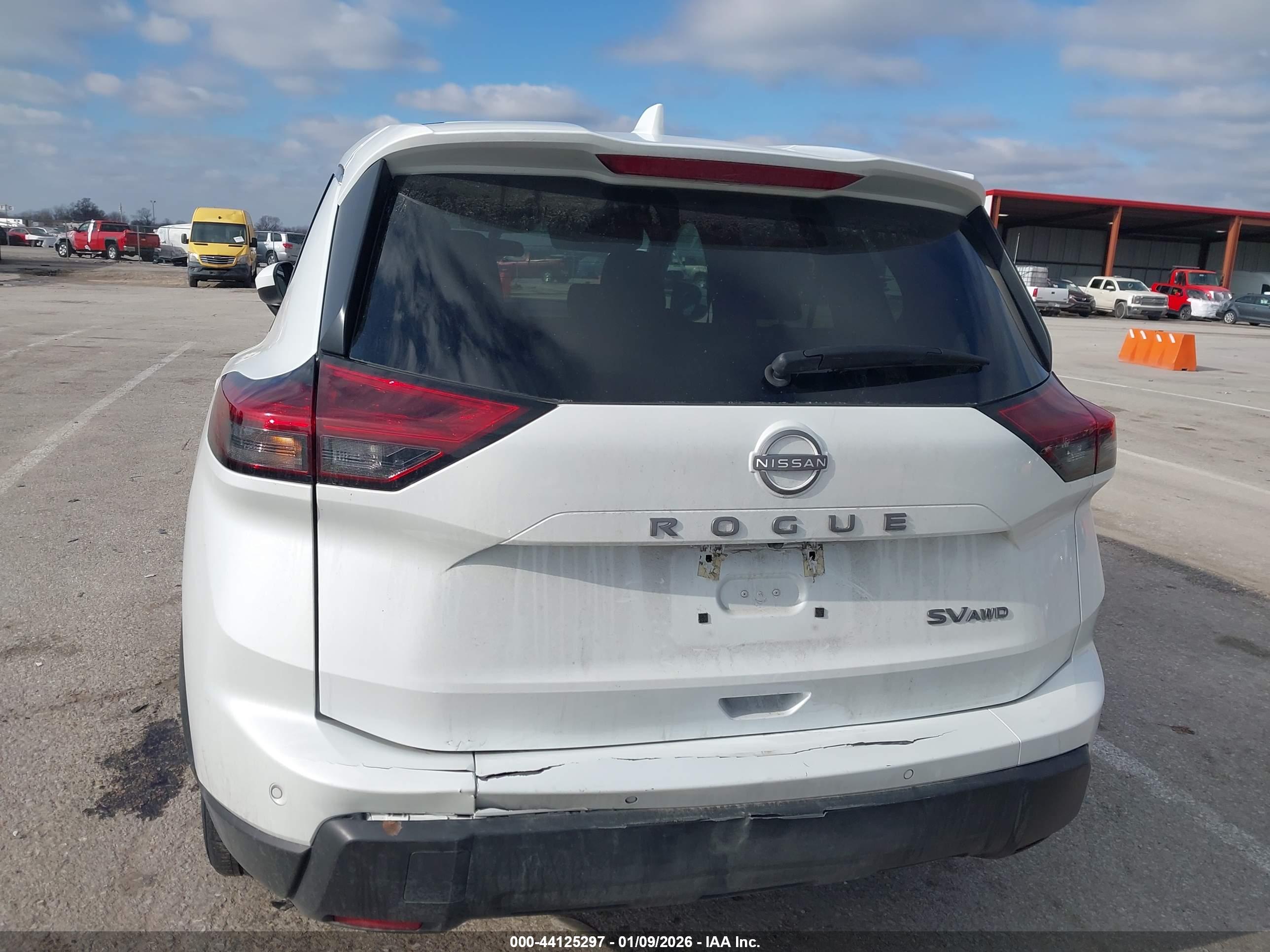 NISSAN ROGUE image 6