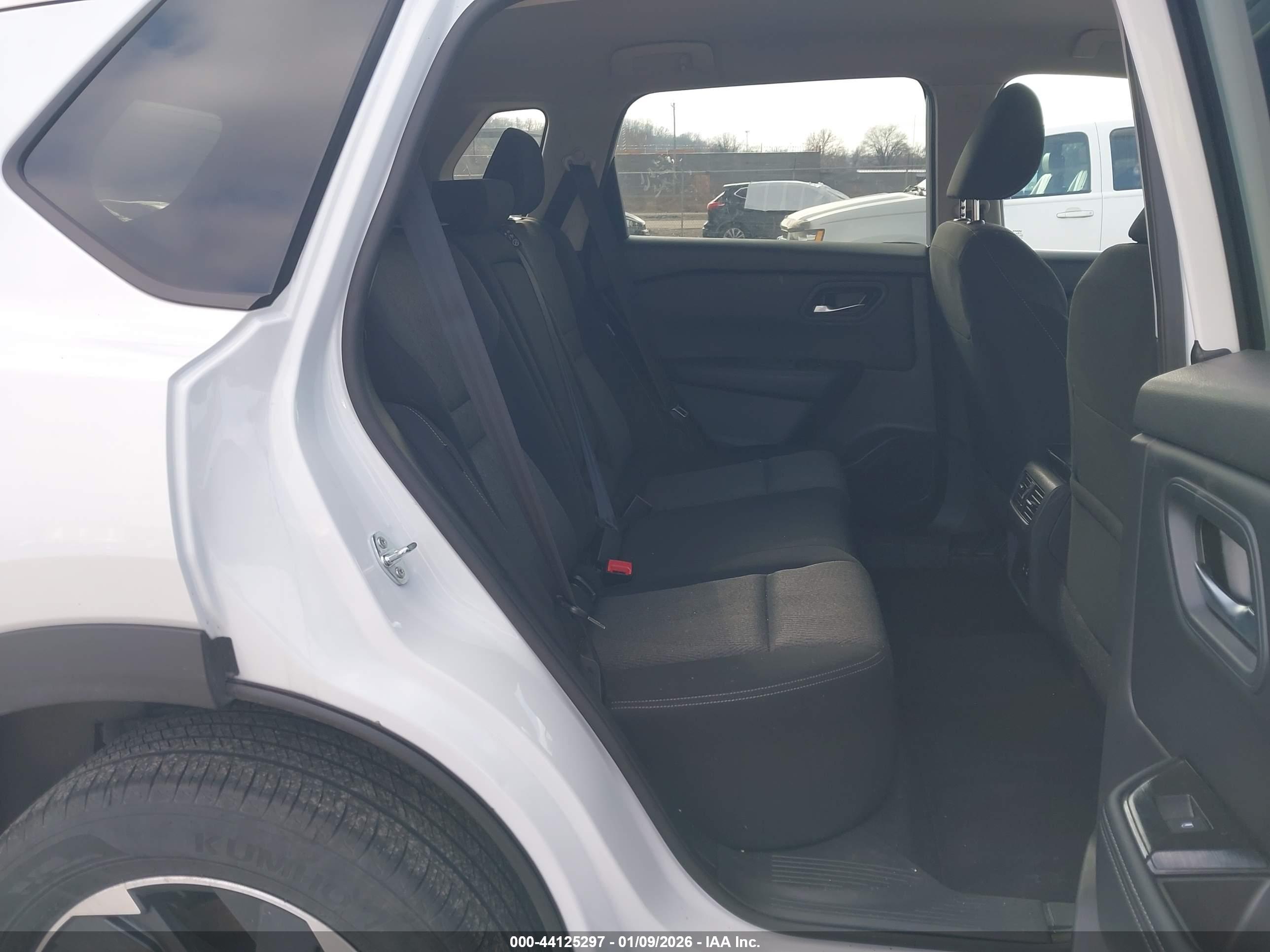 NISSAN ROGUE image 8