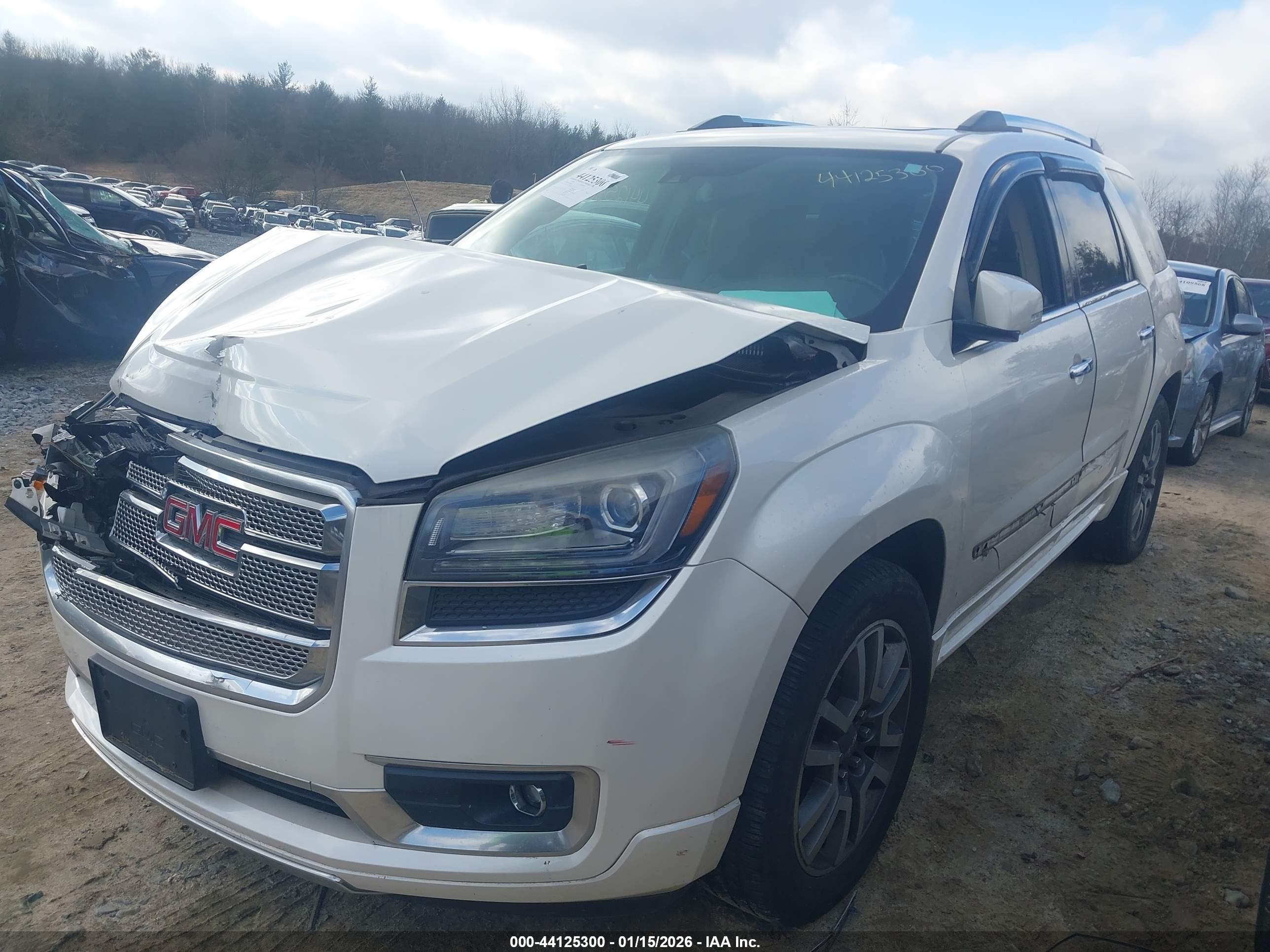 GMC ACADIA image 2