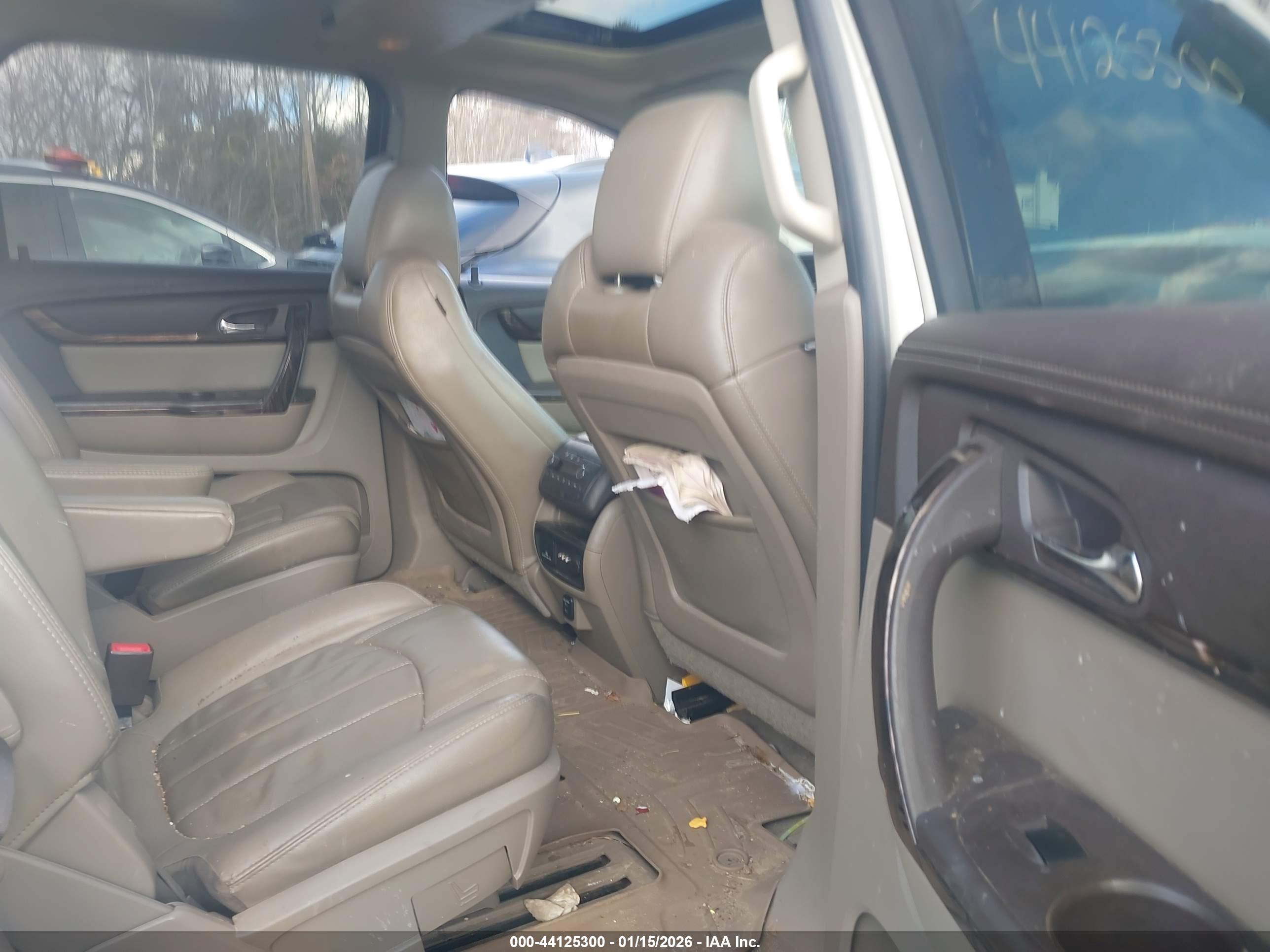 GMC ACADIA image 8