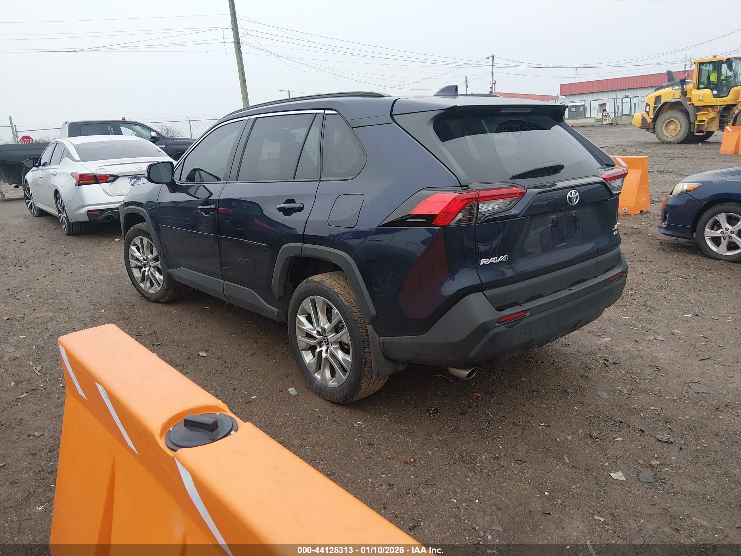 TOYOTA RAV4 image 3