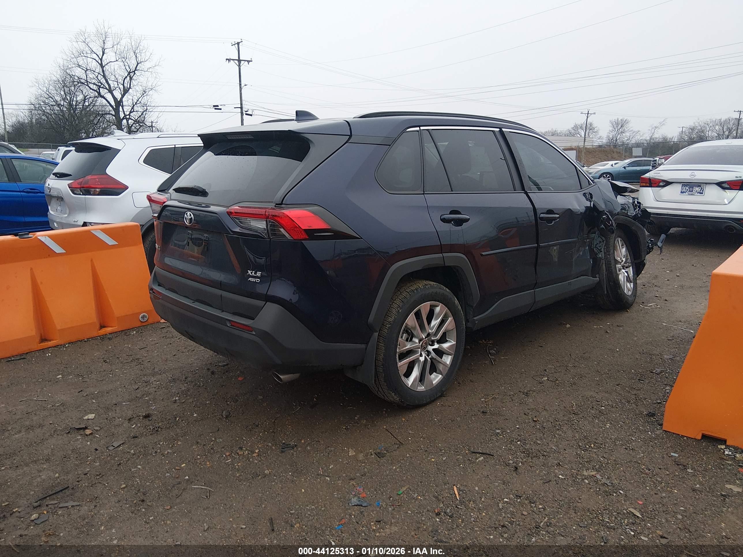 TOYOTA RAV4 image 4