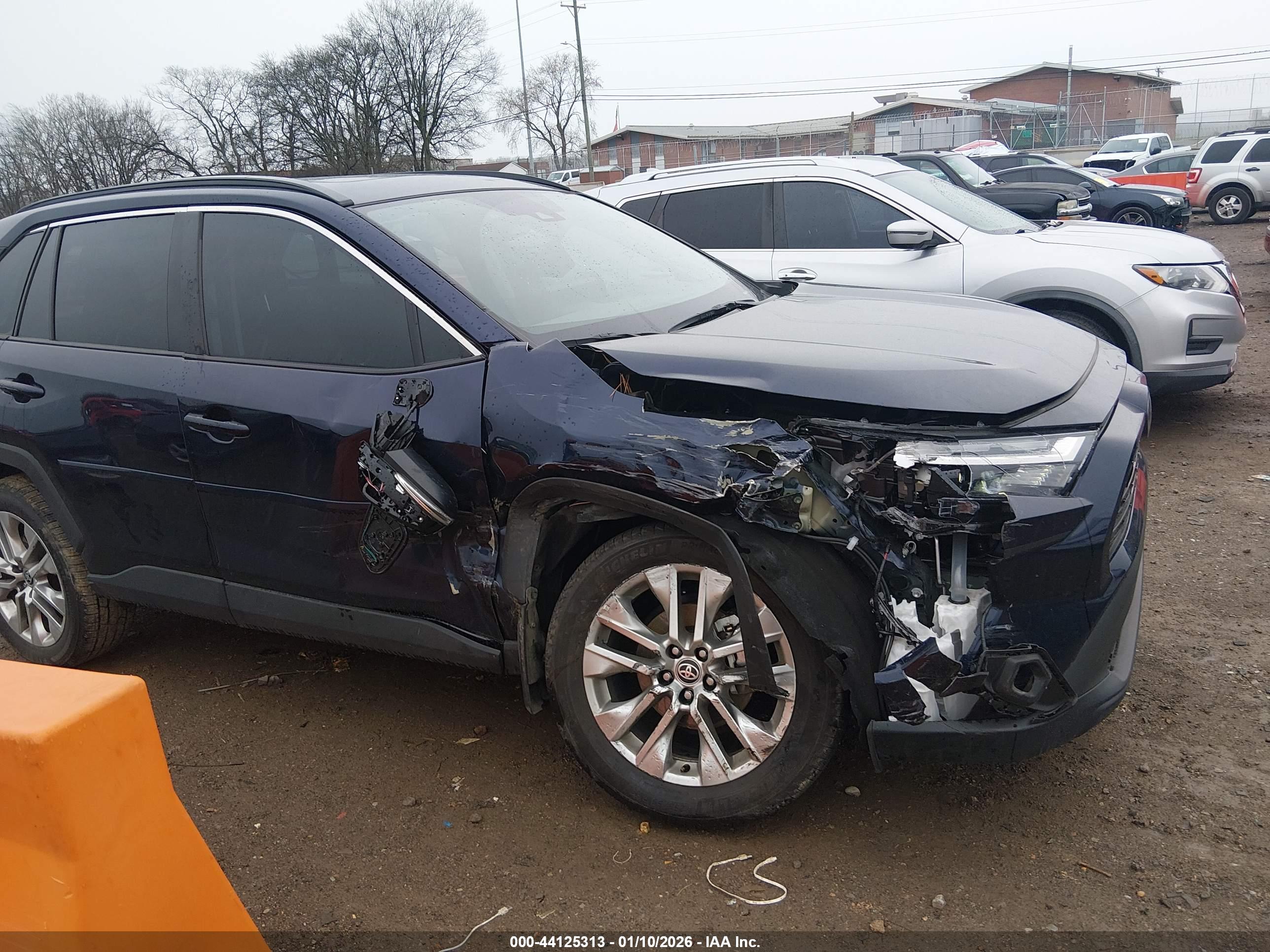 TOYOTA RAV4 image 6