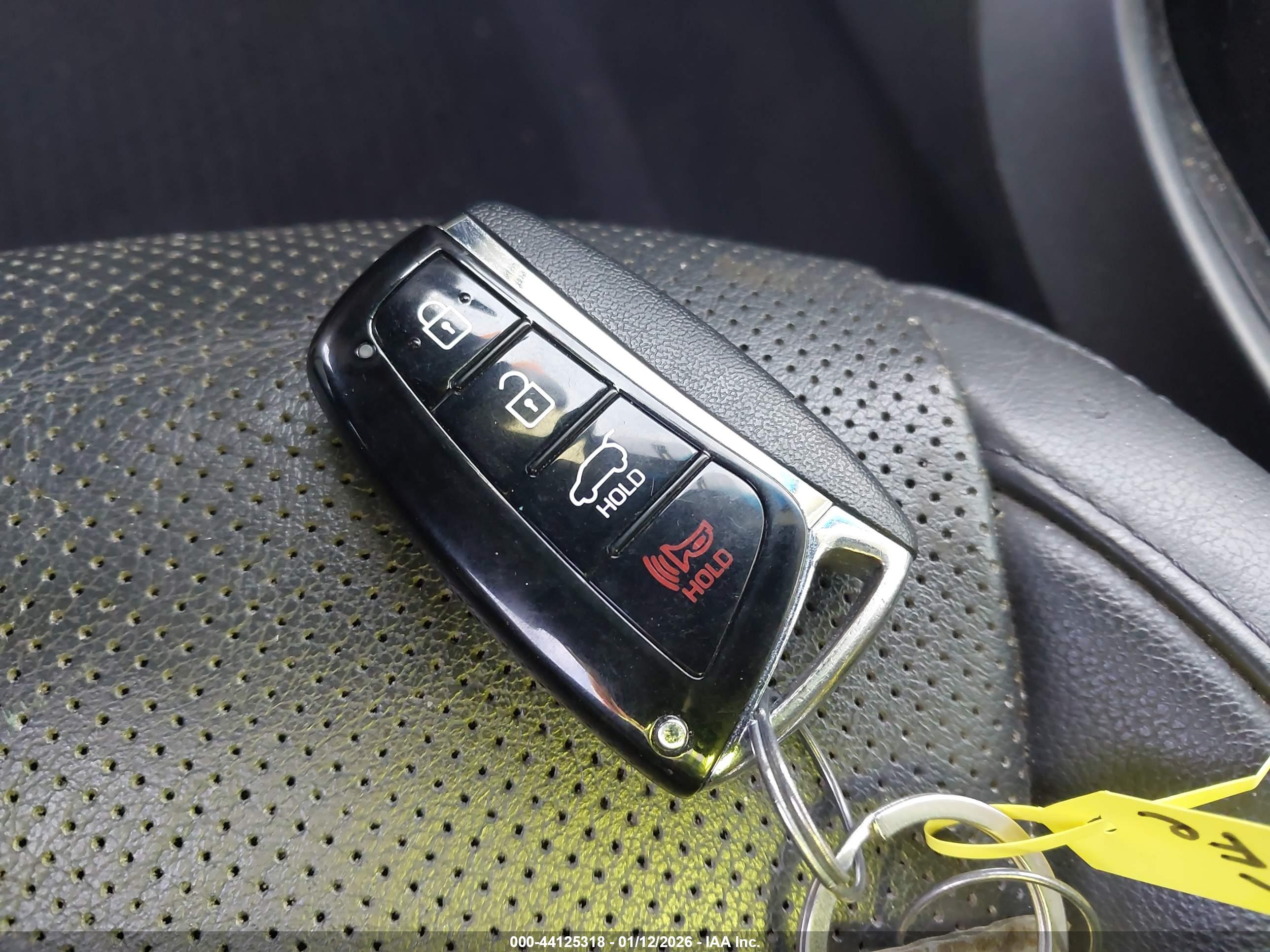 HYUNDAI SANTA image 11