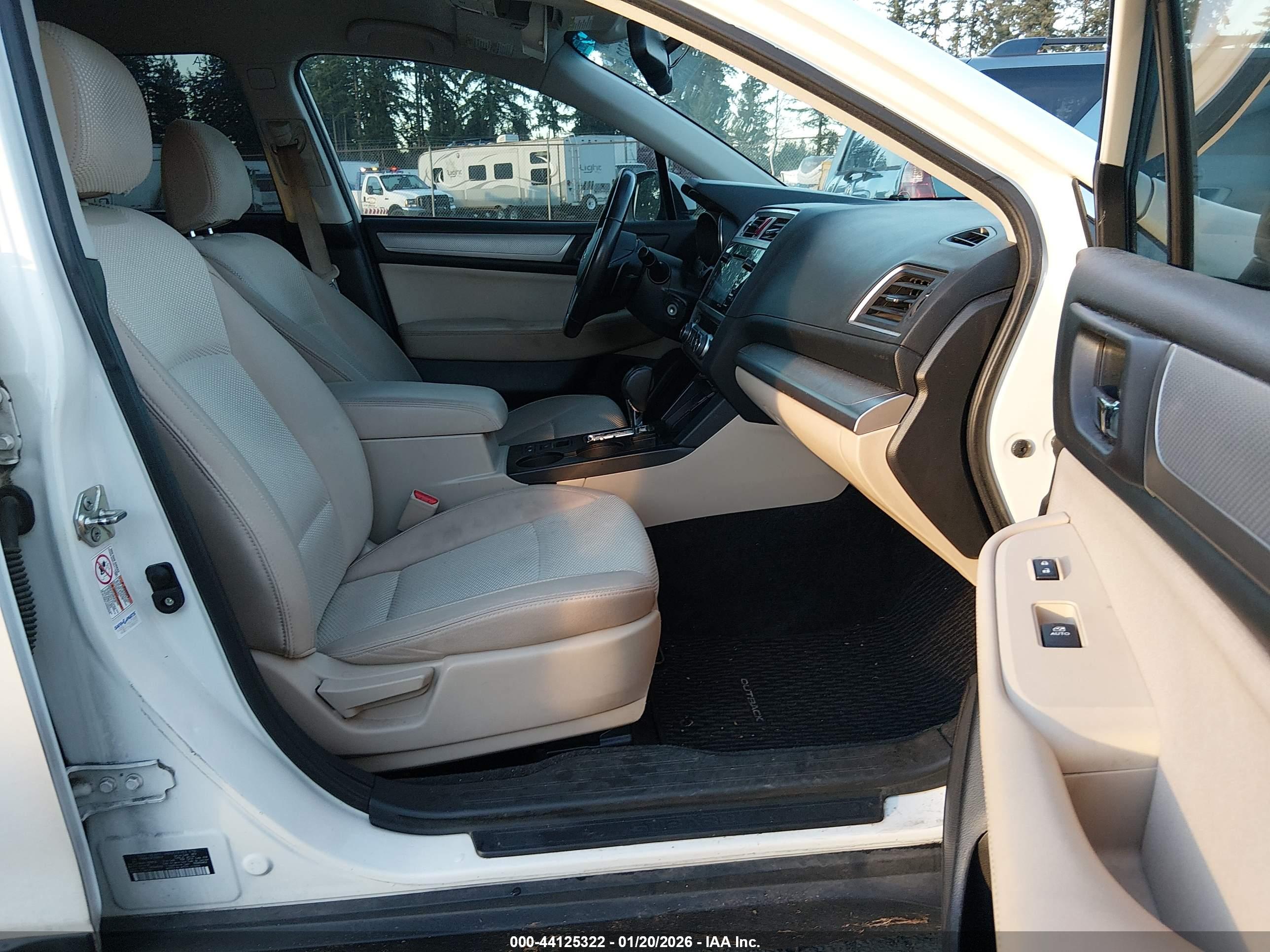 SUBARU OUTBACK image 5