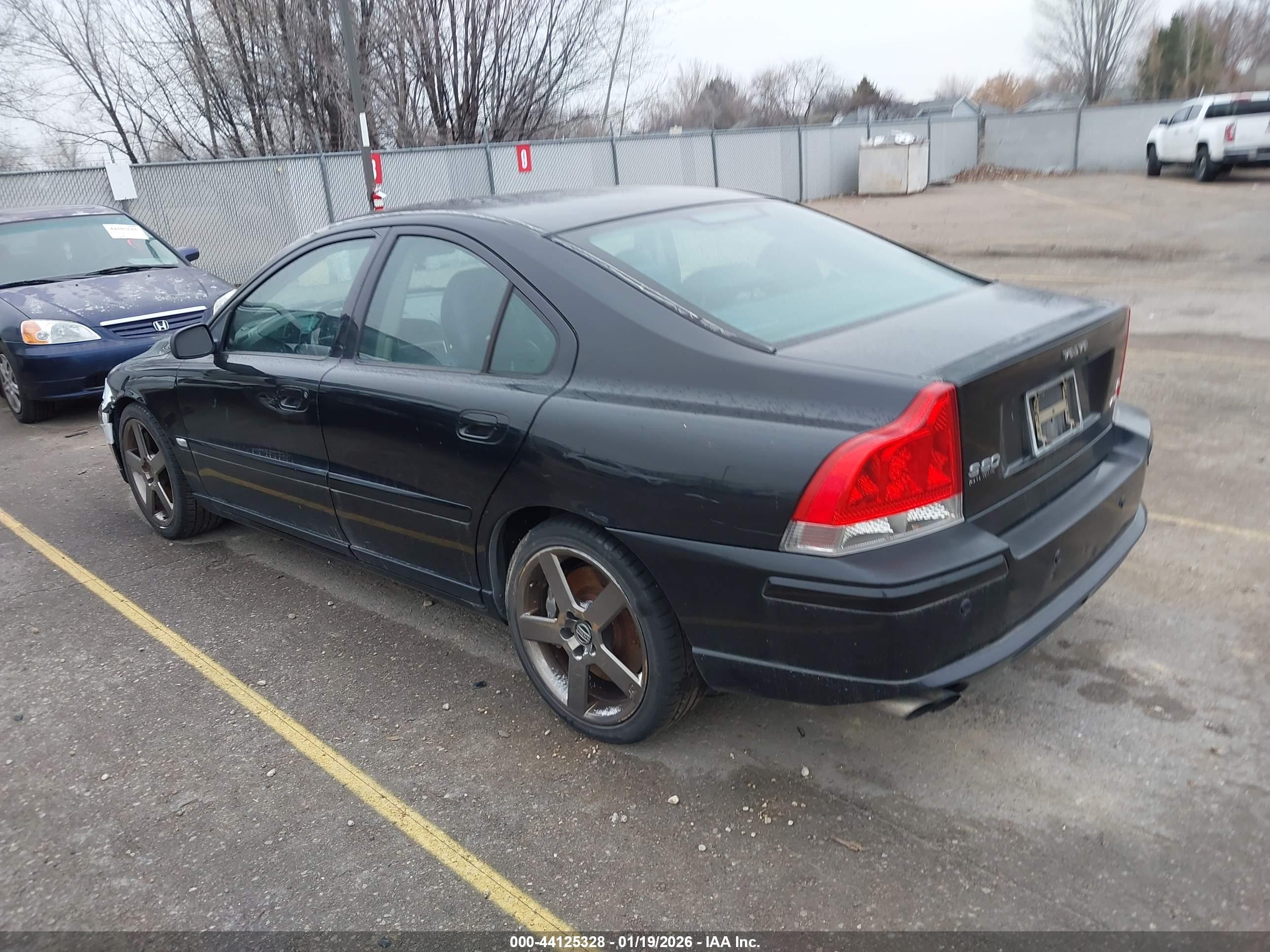 VOLVO S60 image 3