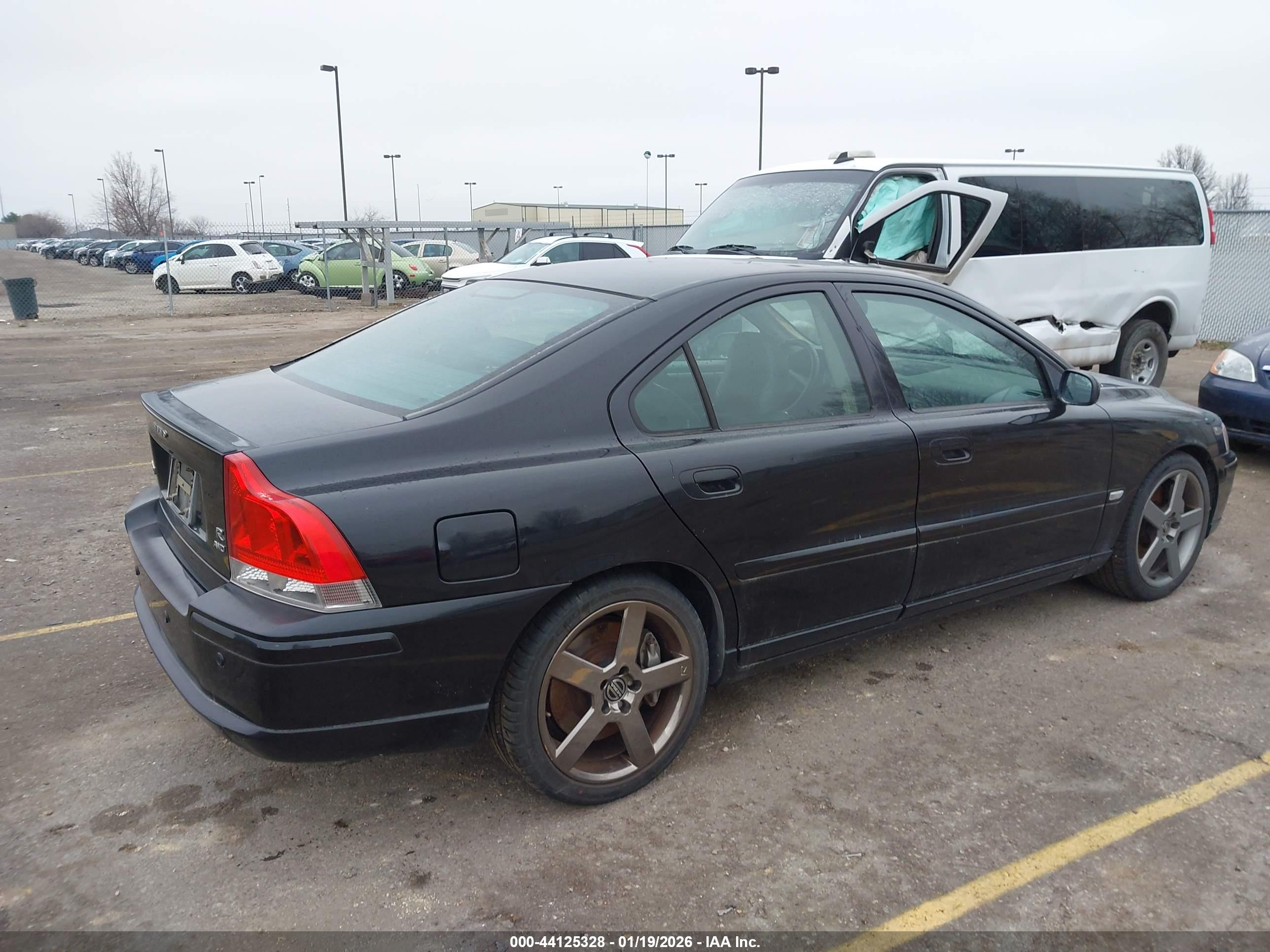 VOLVO S60 image 4