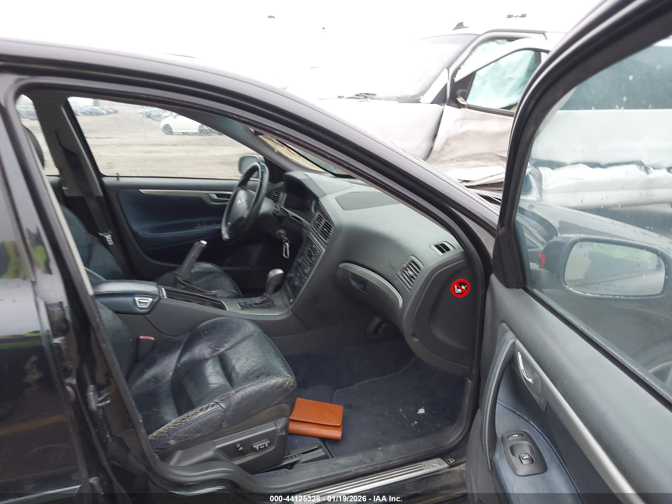 VOLVO S60 image 5