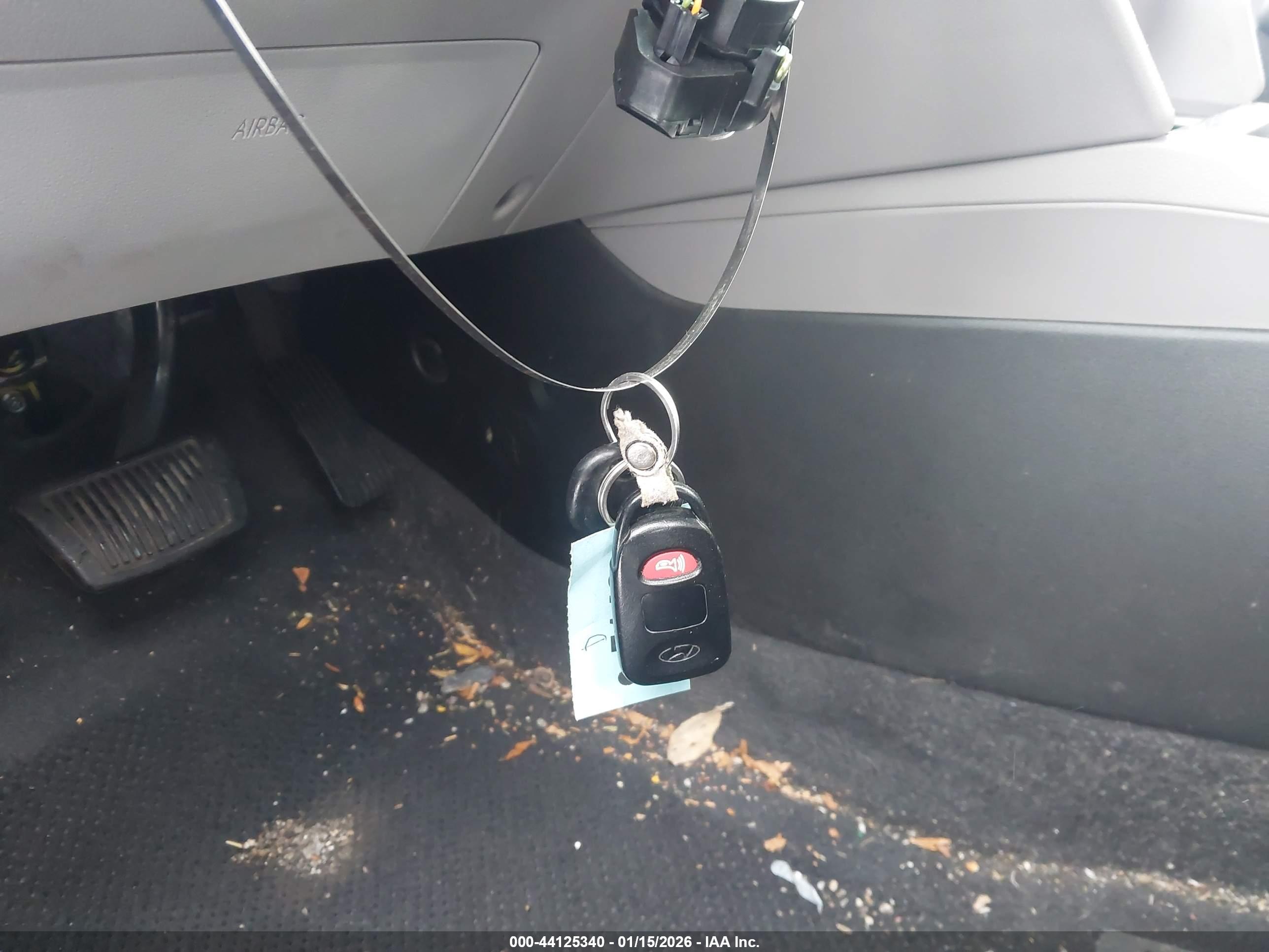 HYUNDAI ELANTRA image 11