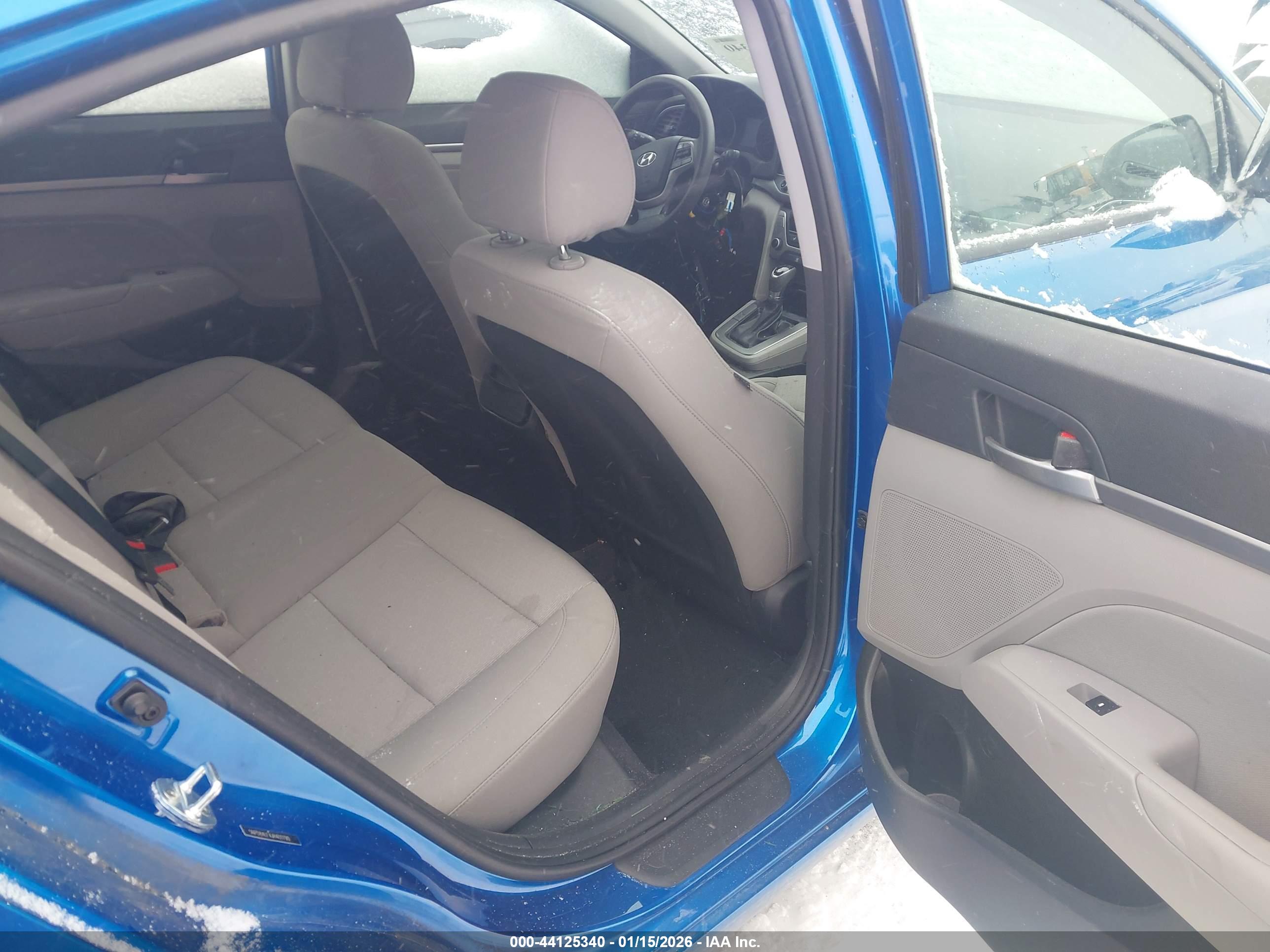 HYUNDAI ELANTRA image 8