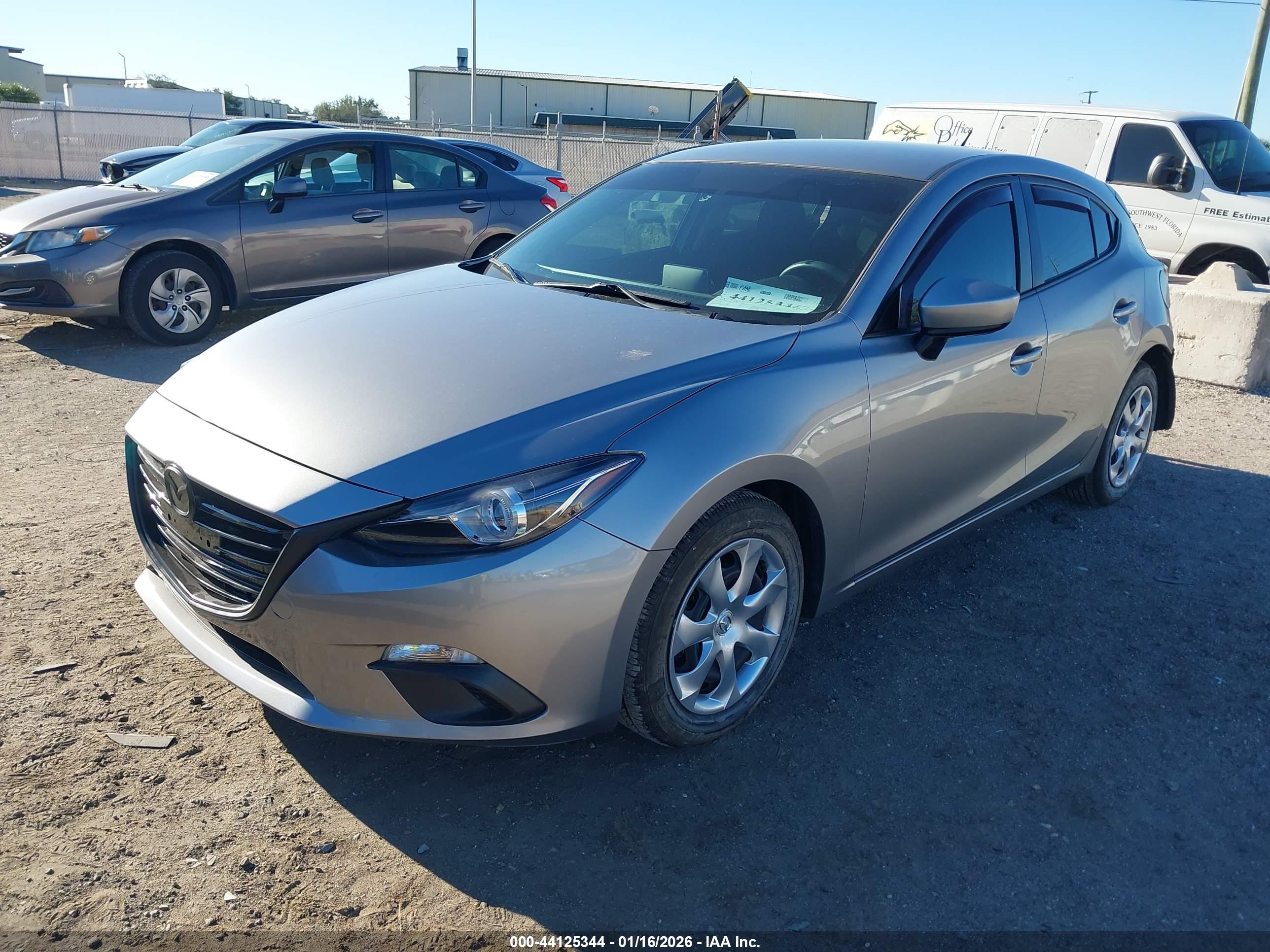 MAZDA MAZDA3 image 2