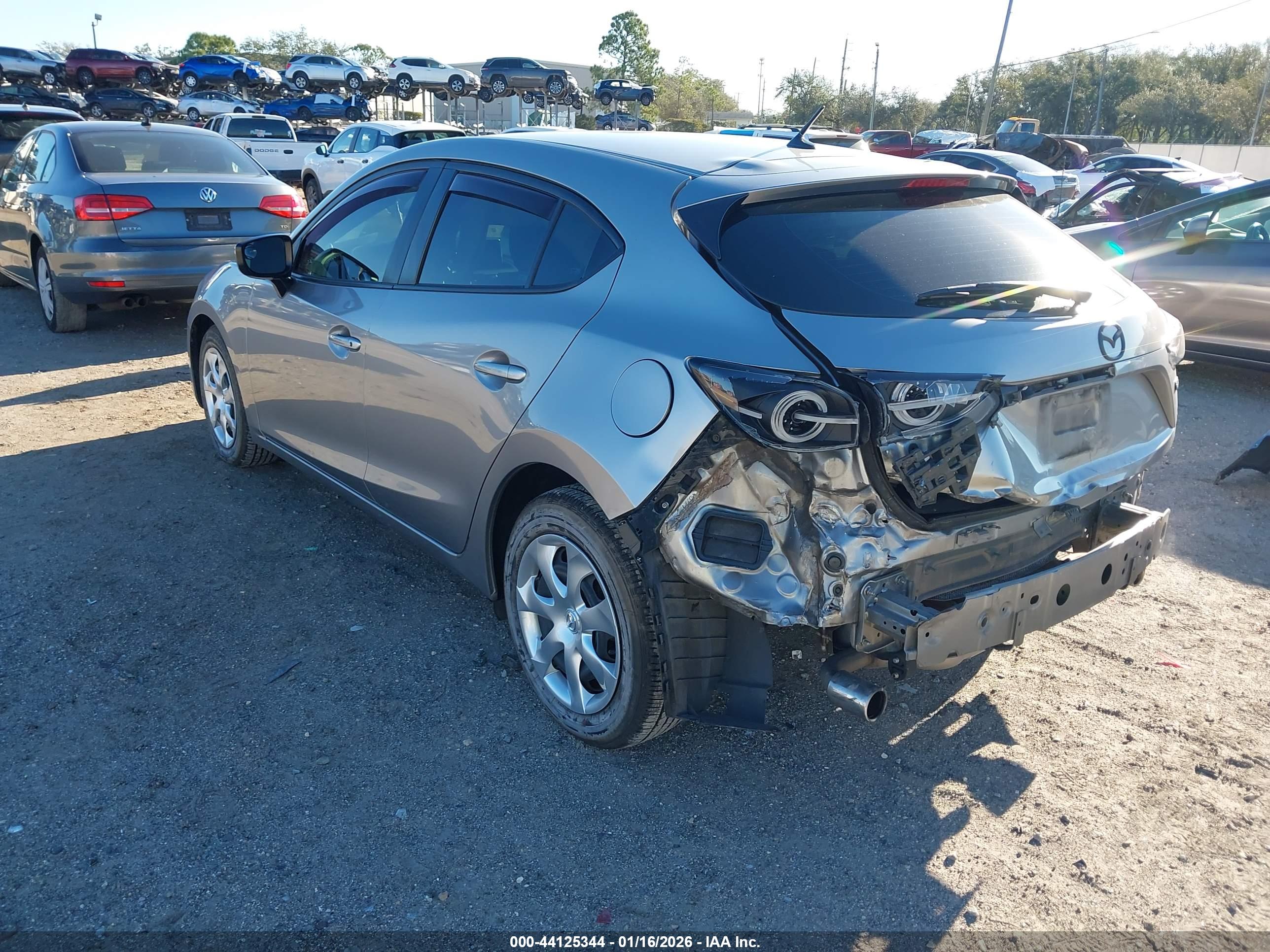 MAZDA MAZDA3 image 3