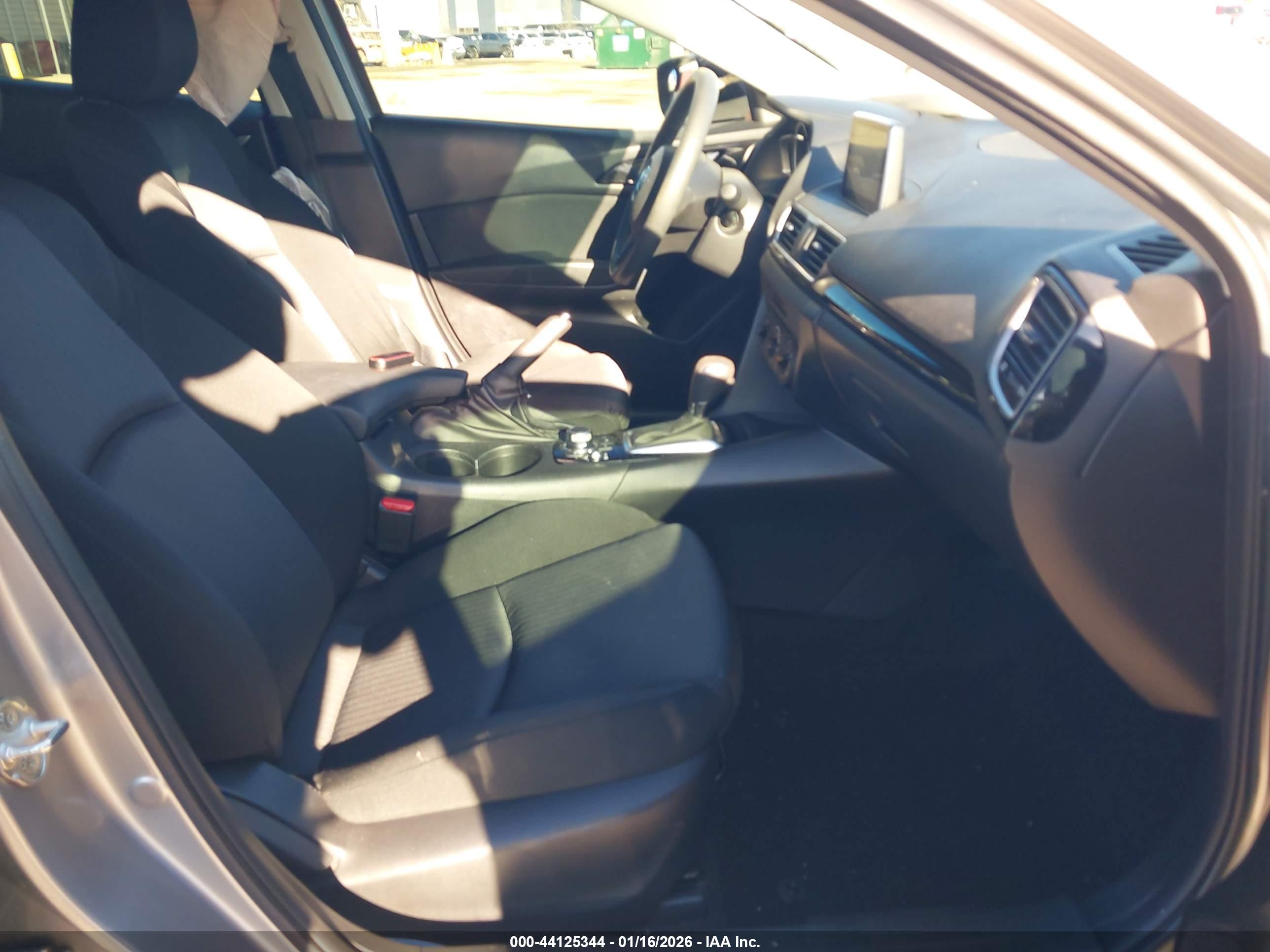 MAZDA MAZDA3 image 5