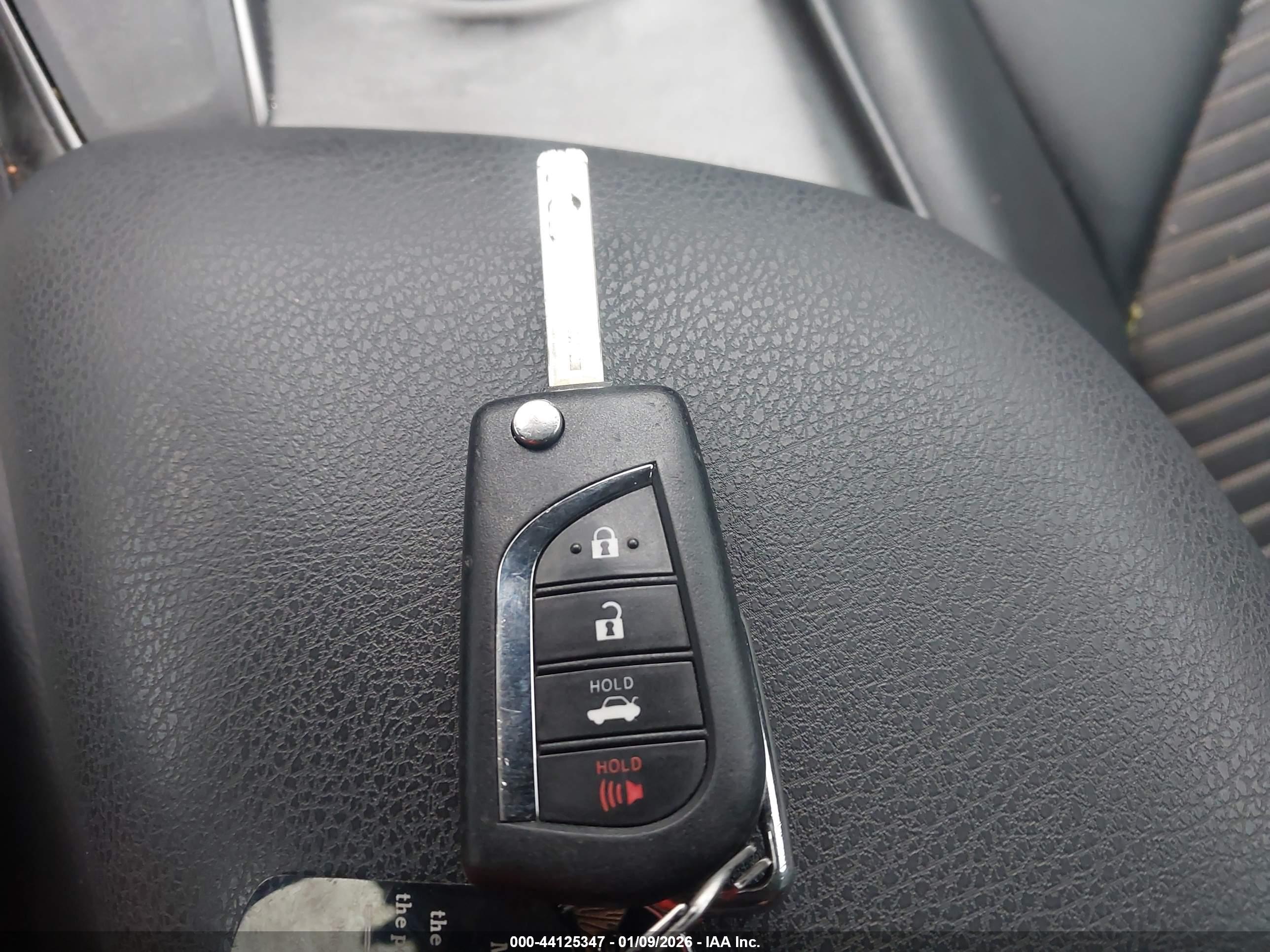 TOYOTA CAMRY image 11