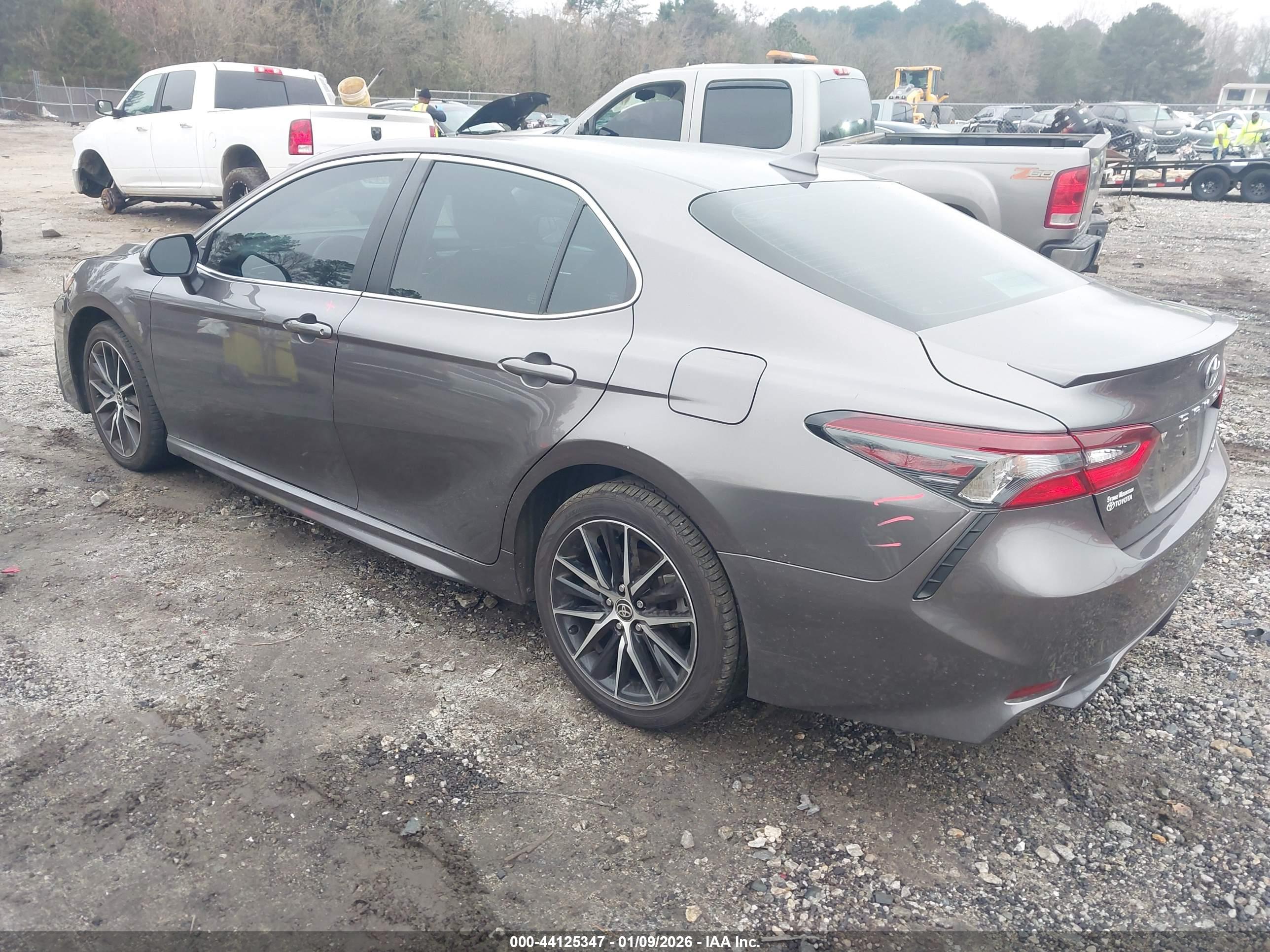 TOYOTA CAMRY image 3