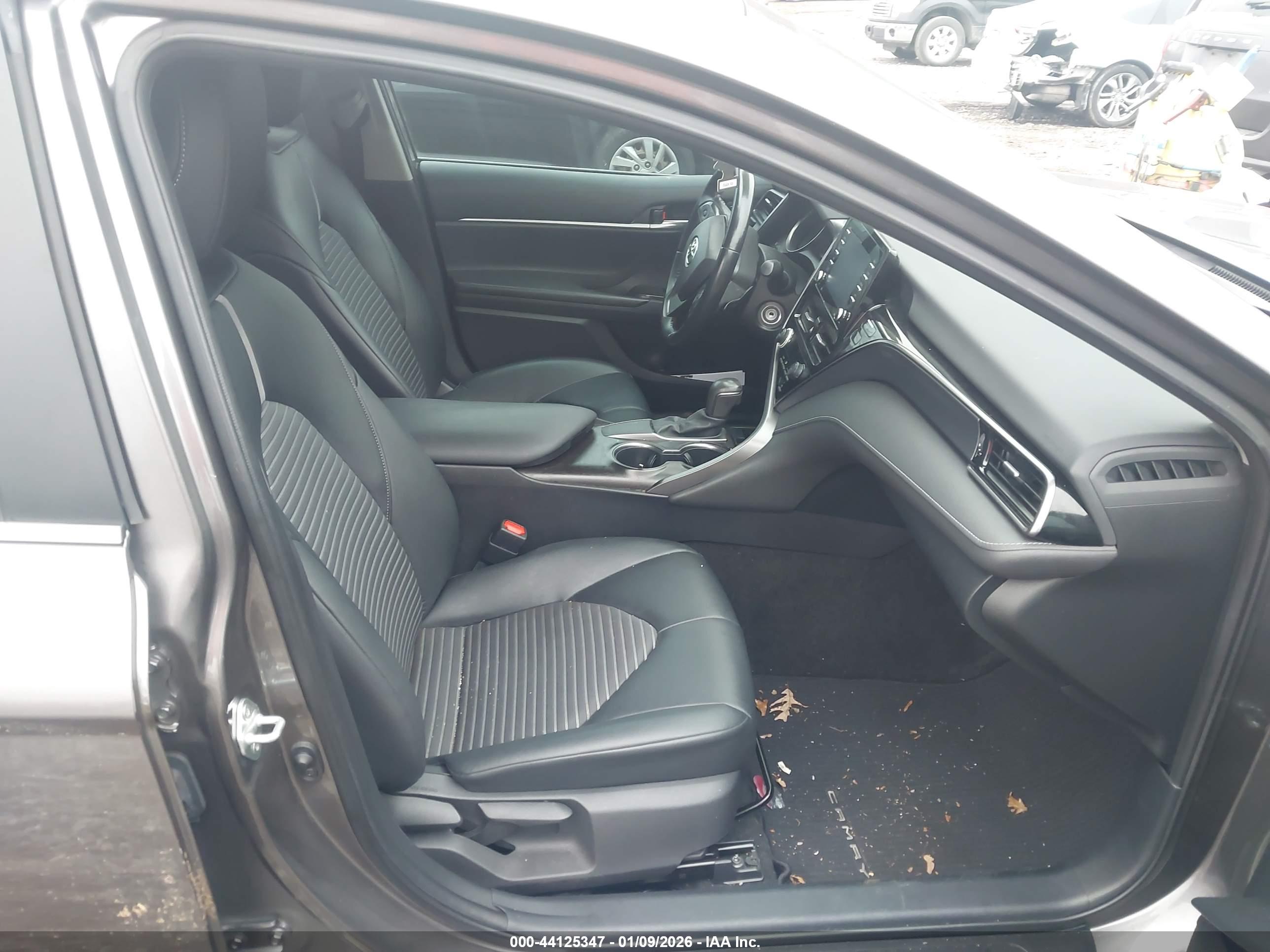 TOYOTA CAMRY image 5