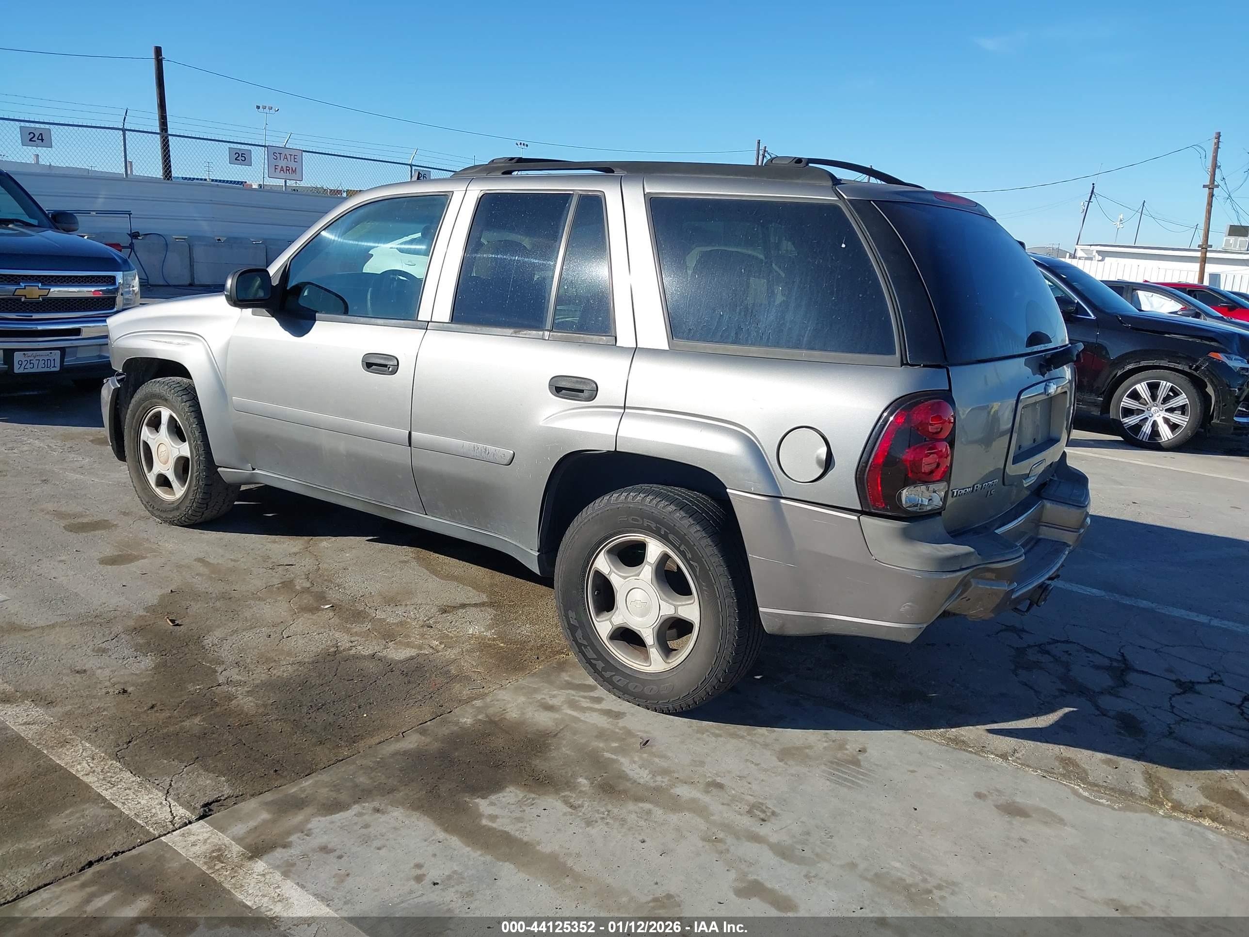 CHEVROLET TRAILBLAZER image 3