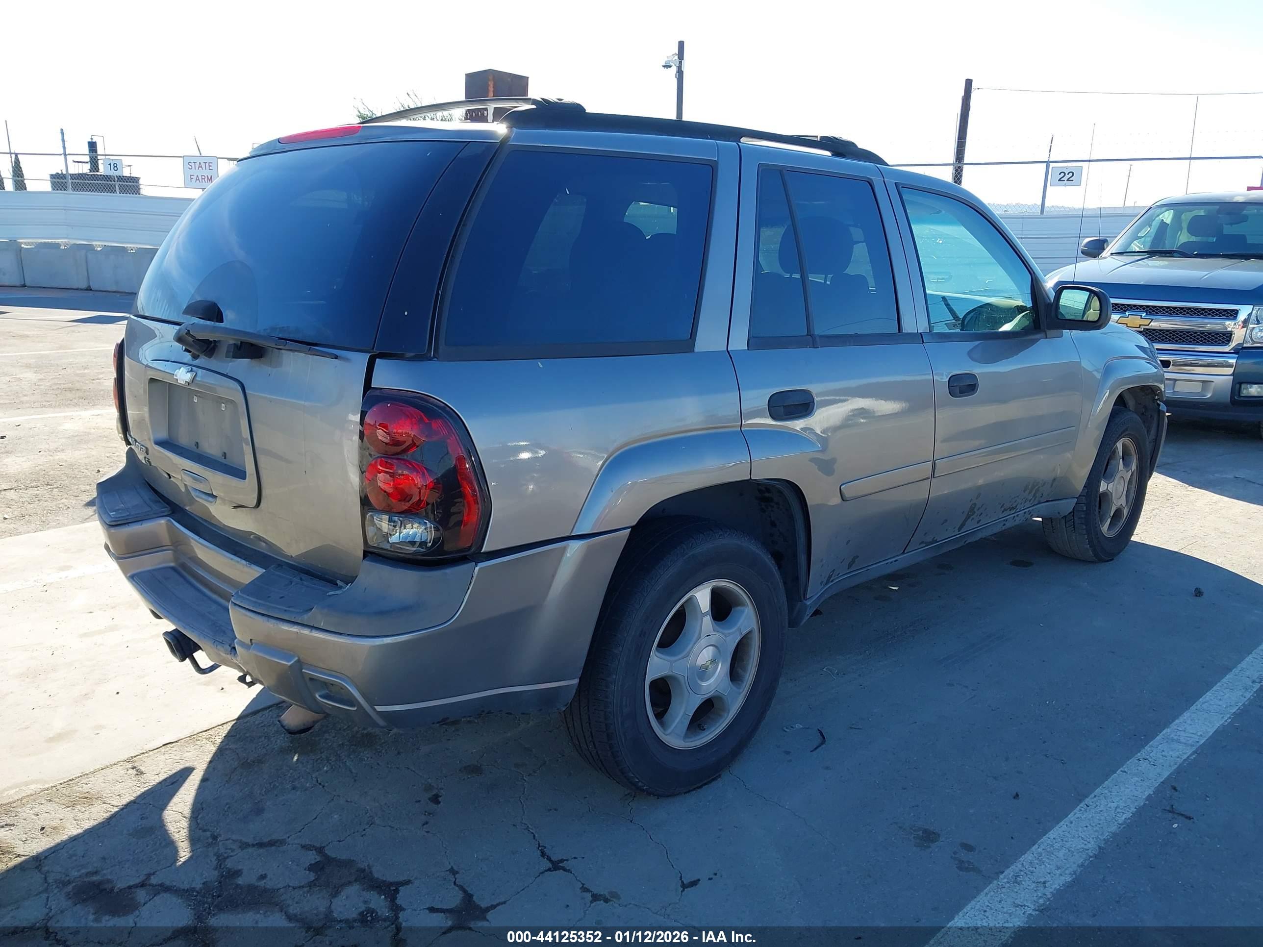 CHEVROLET TRAILBLAZER image 4