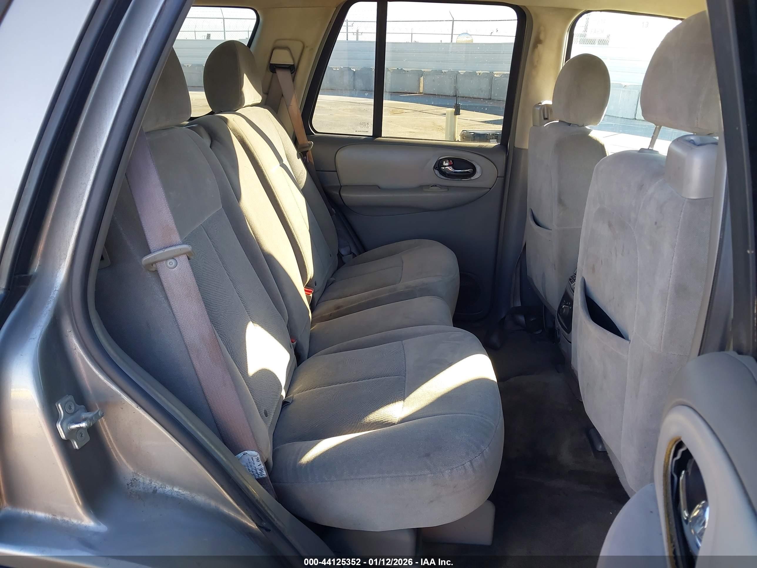 CHEVROLET TRAILBLAZER image 8
