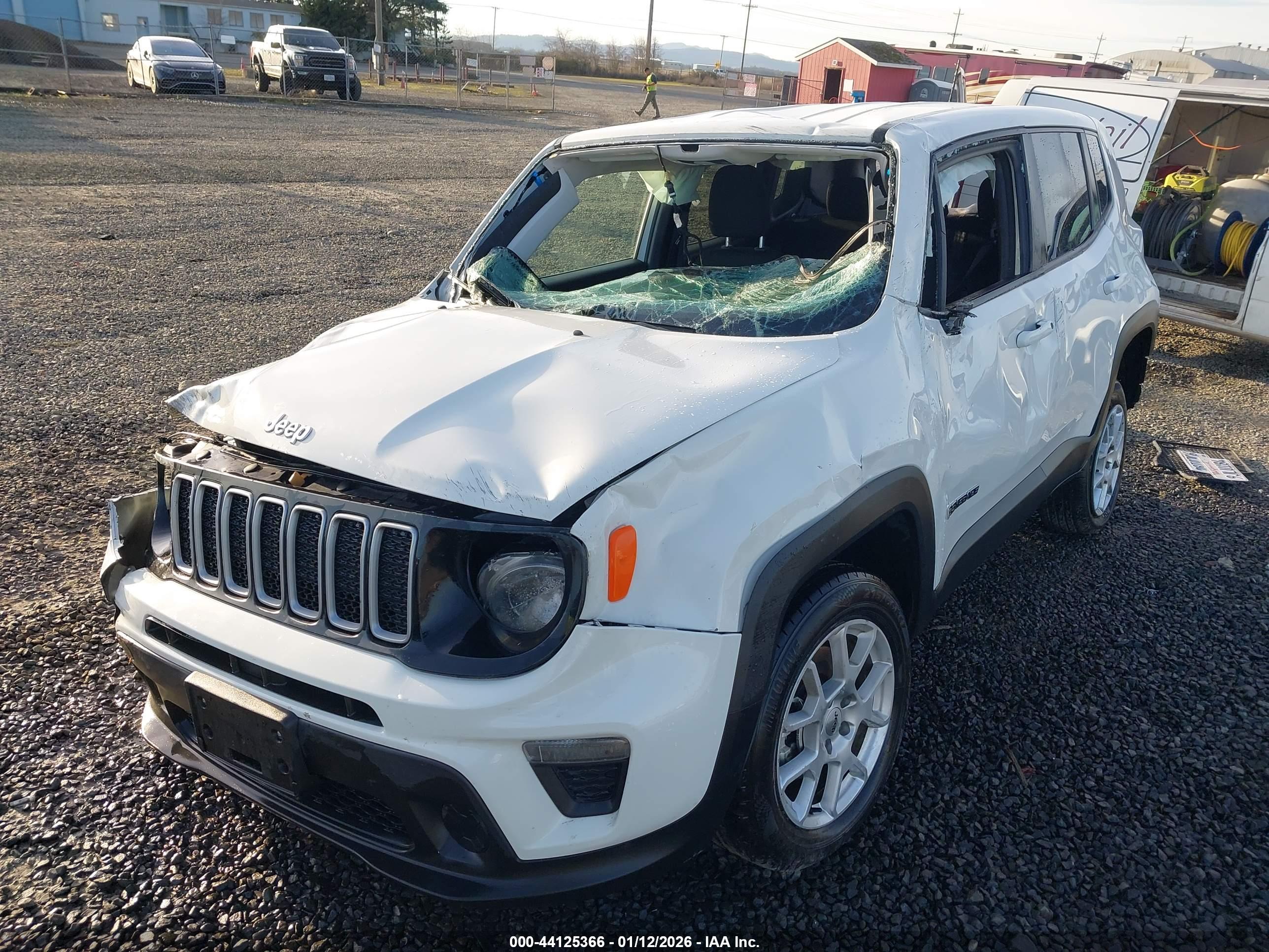 JEEP RENEGADE image 6