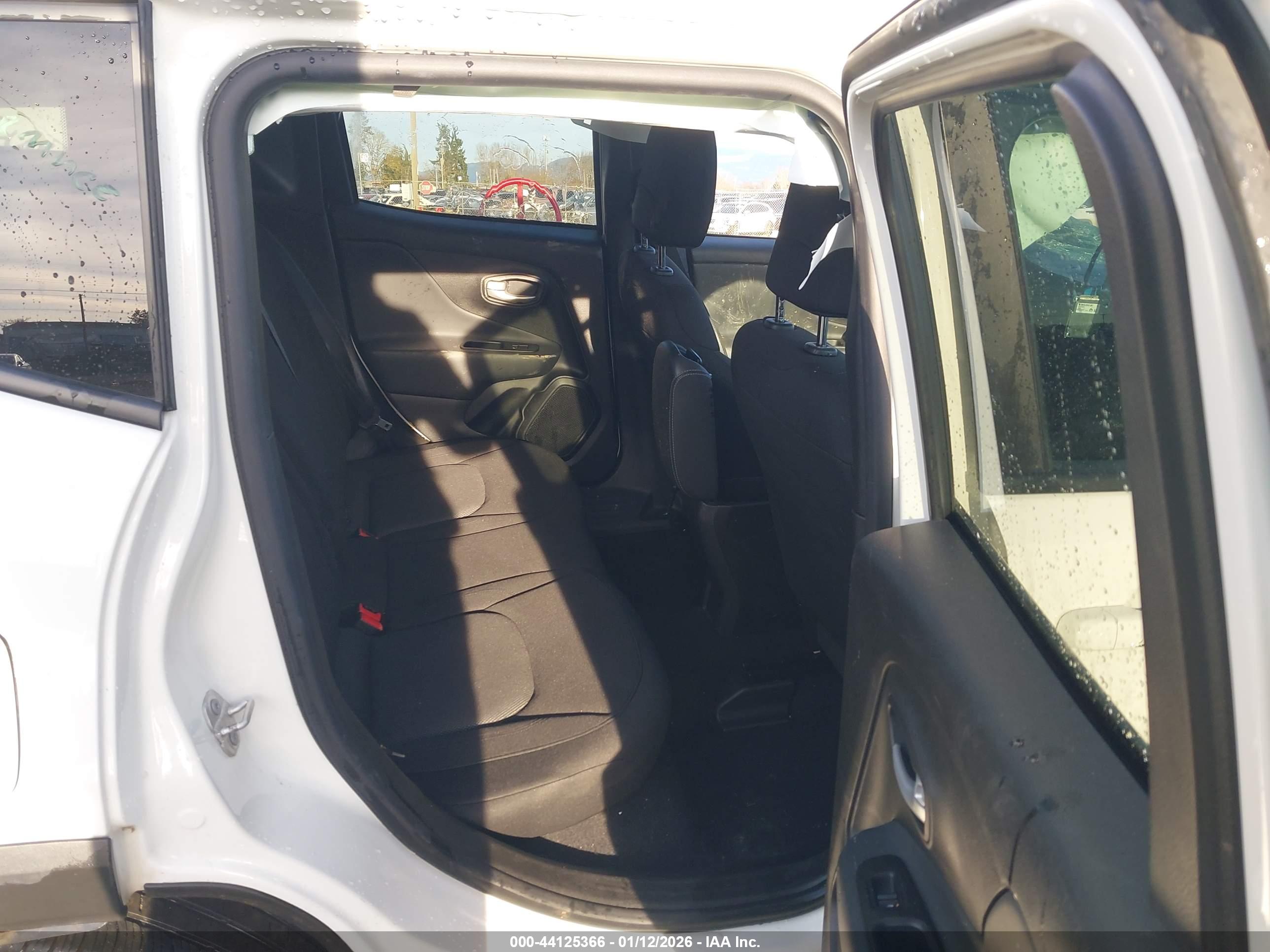 JEEP RENEGADE image 8