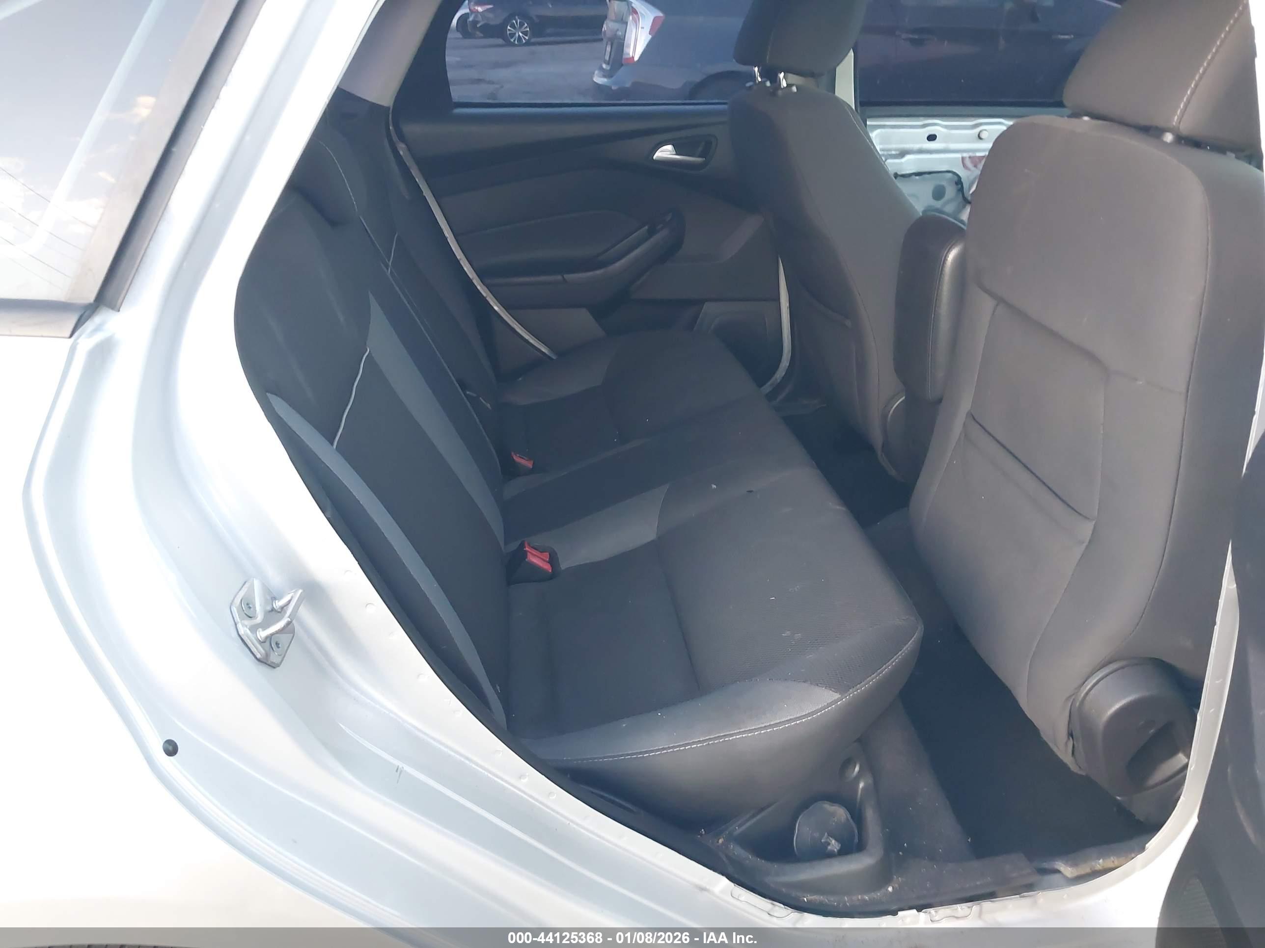 FORD FOCUS image 8