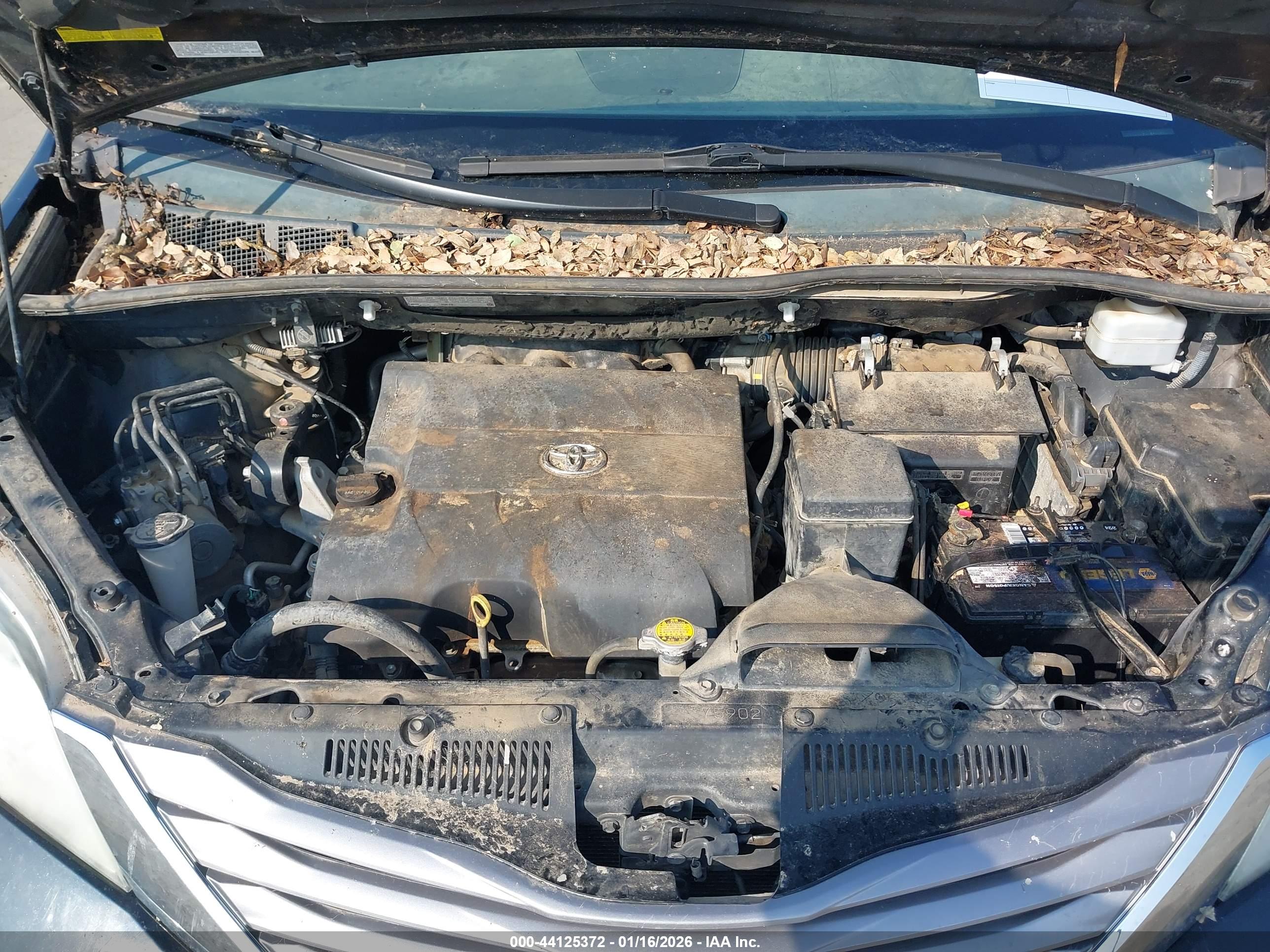 TOYOTA SIENNA image 10