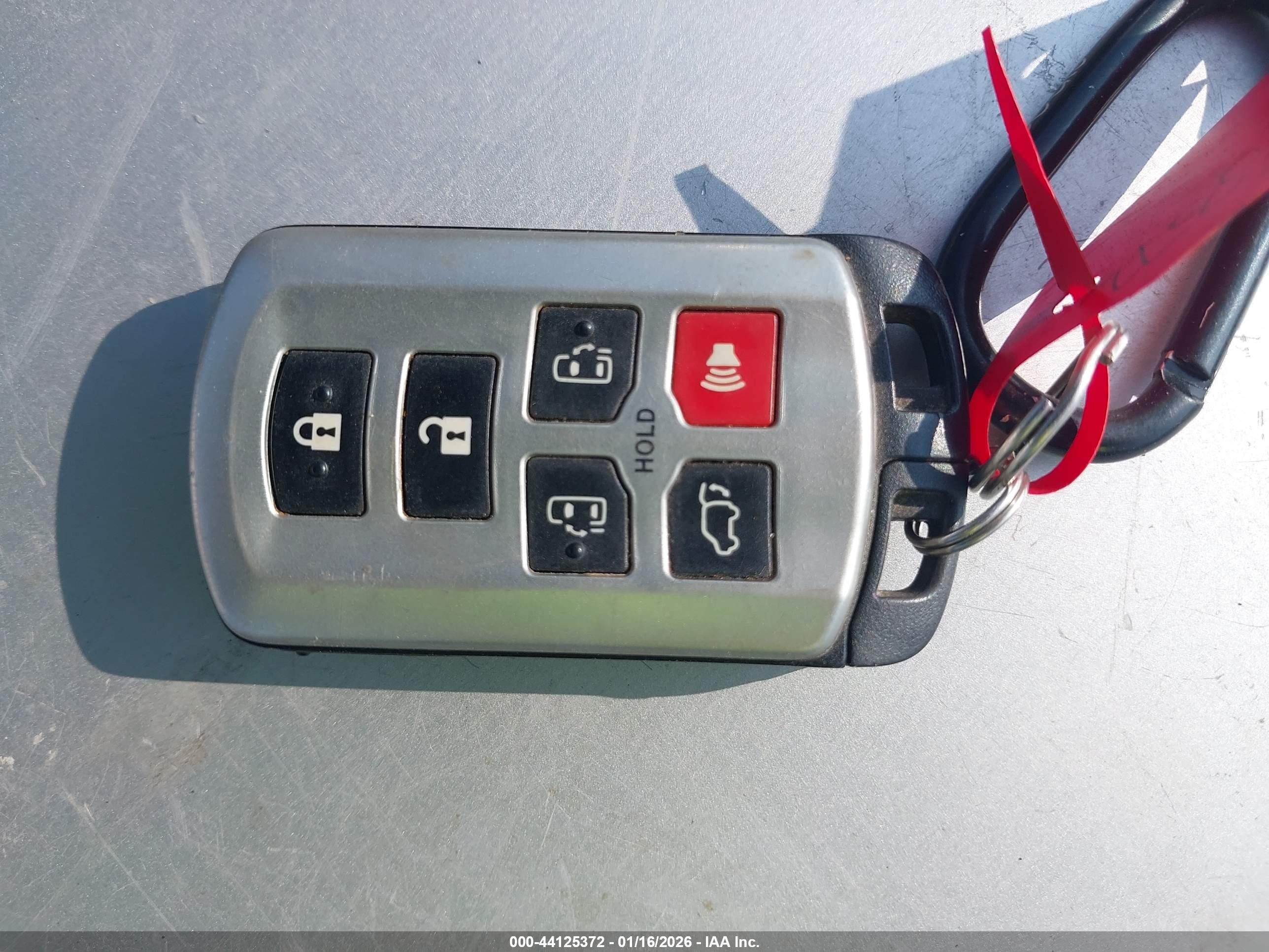 TOYOTA SIENNA image 11