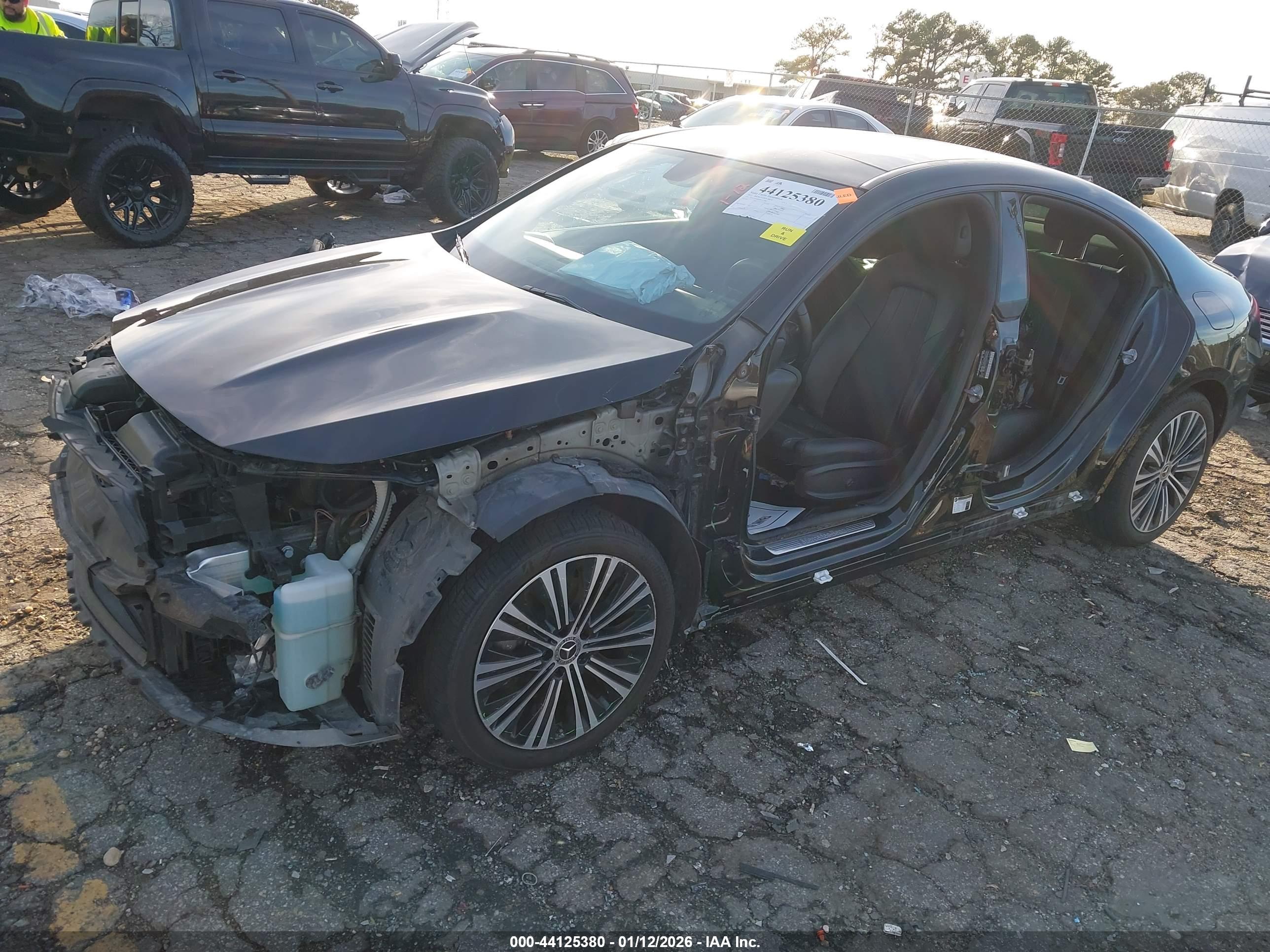 MERCEDES-BENZ CLA image 2