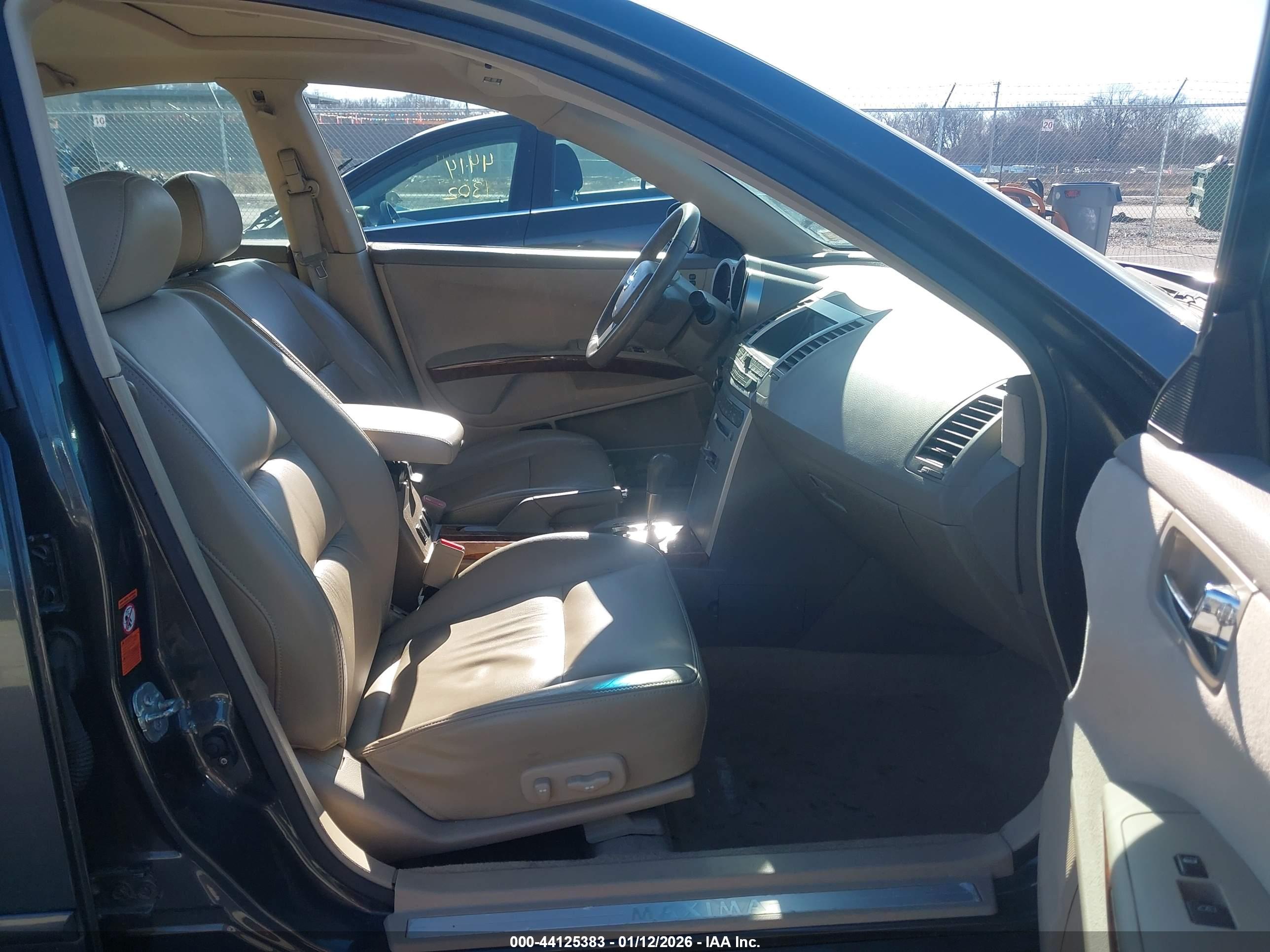 NISSAN MAXIMA image 5
