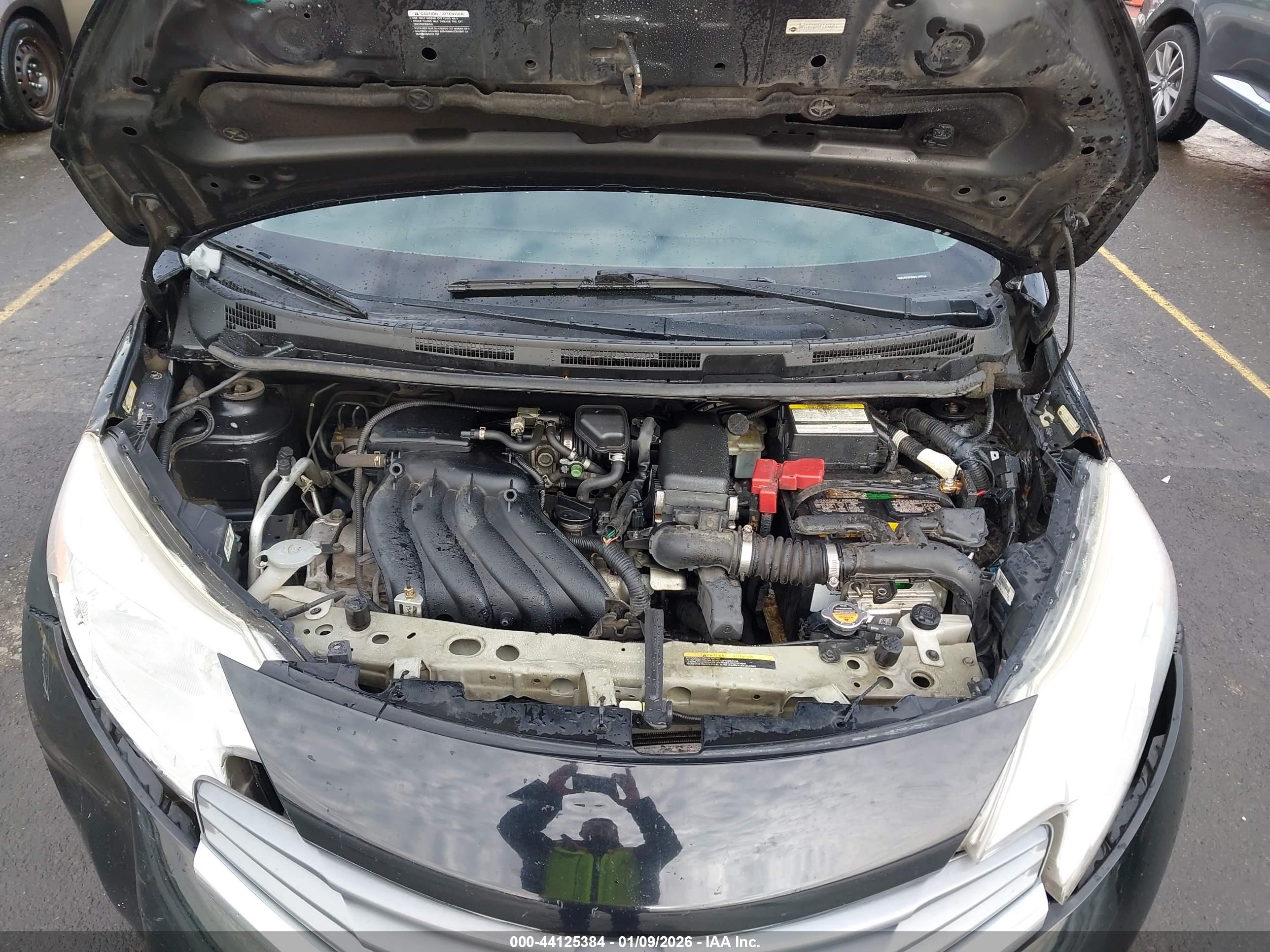 NISSAN VERSA image 10