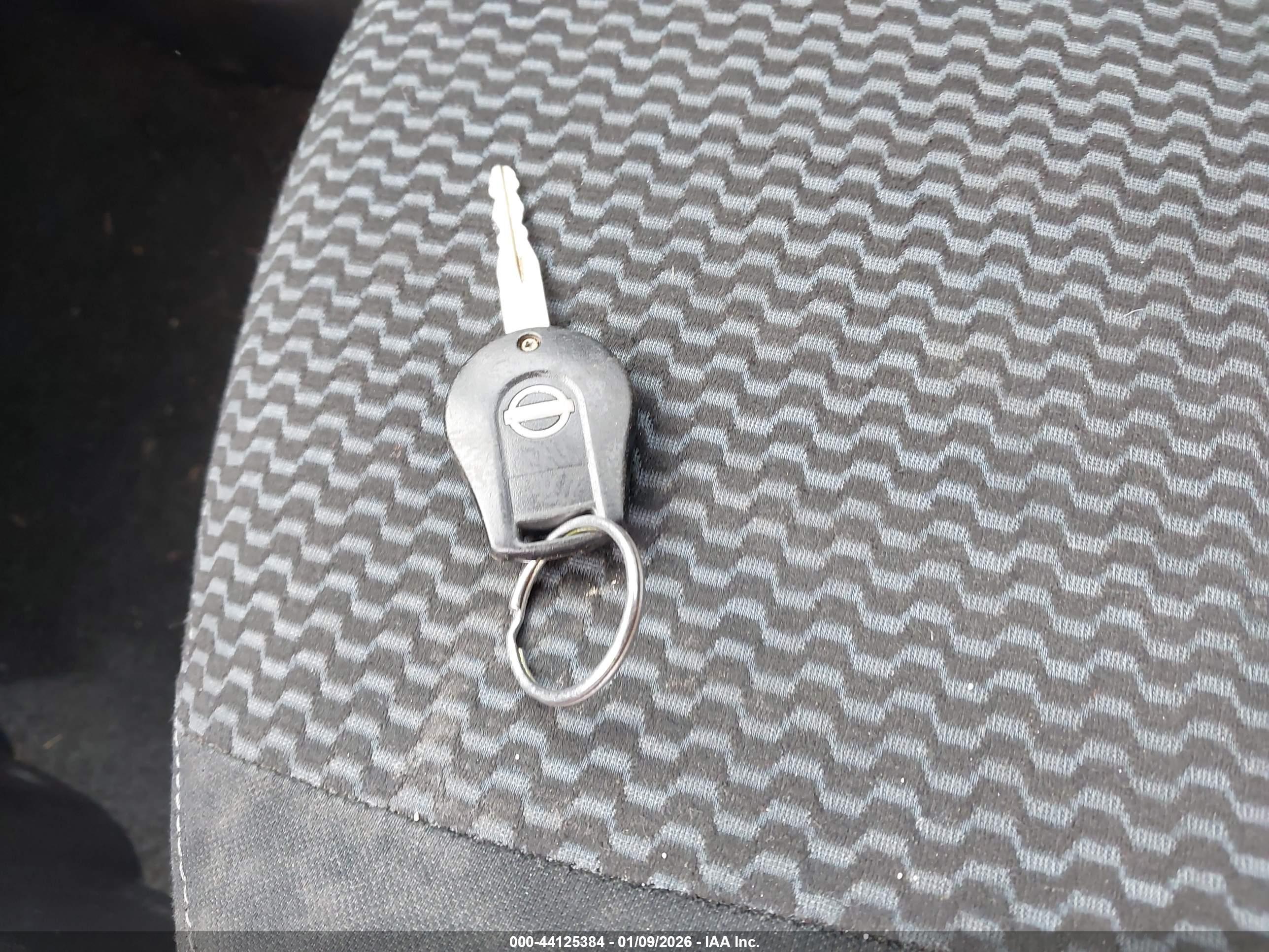 NISSAN VERSA image 11