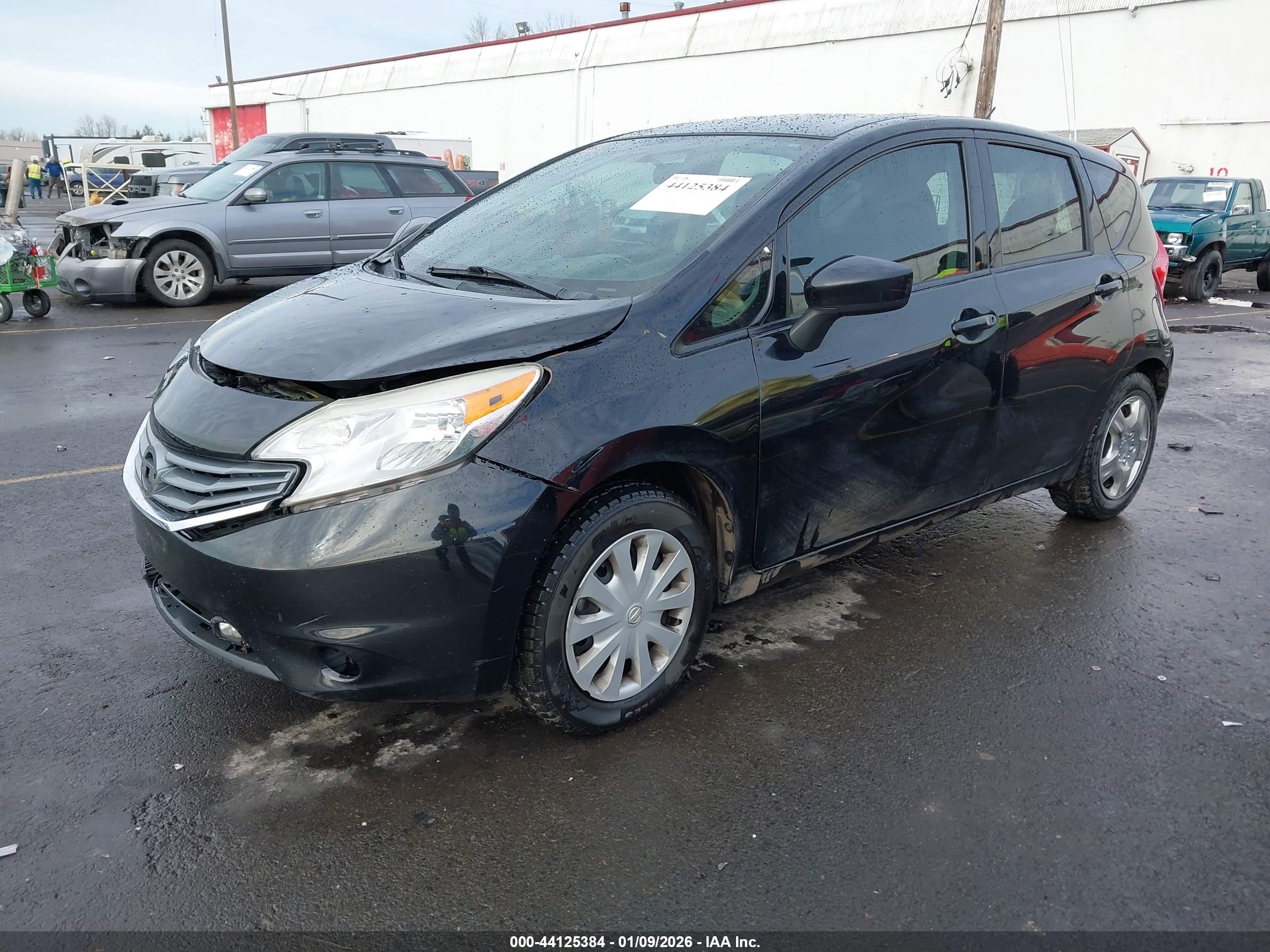 NISSAN VERSA image 2