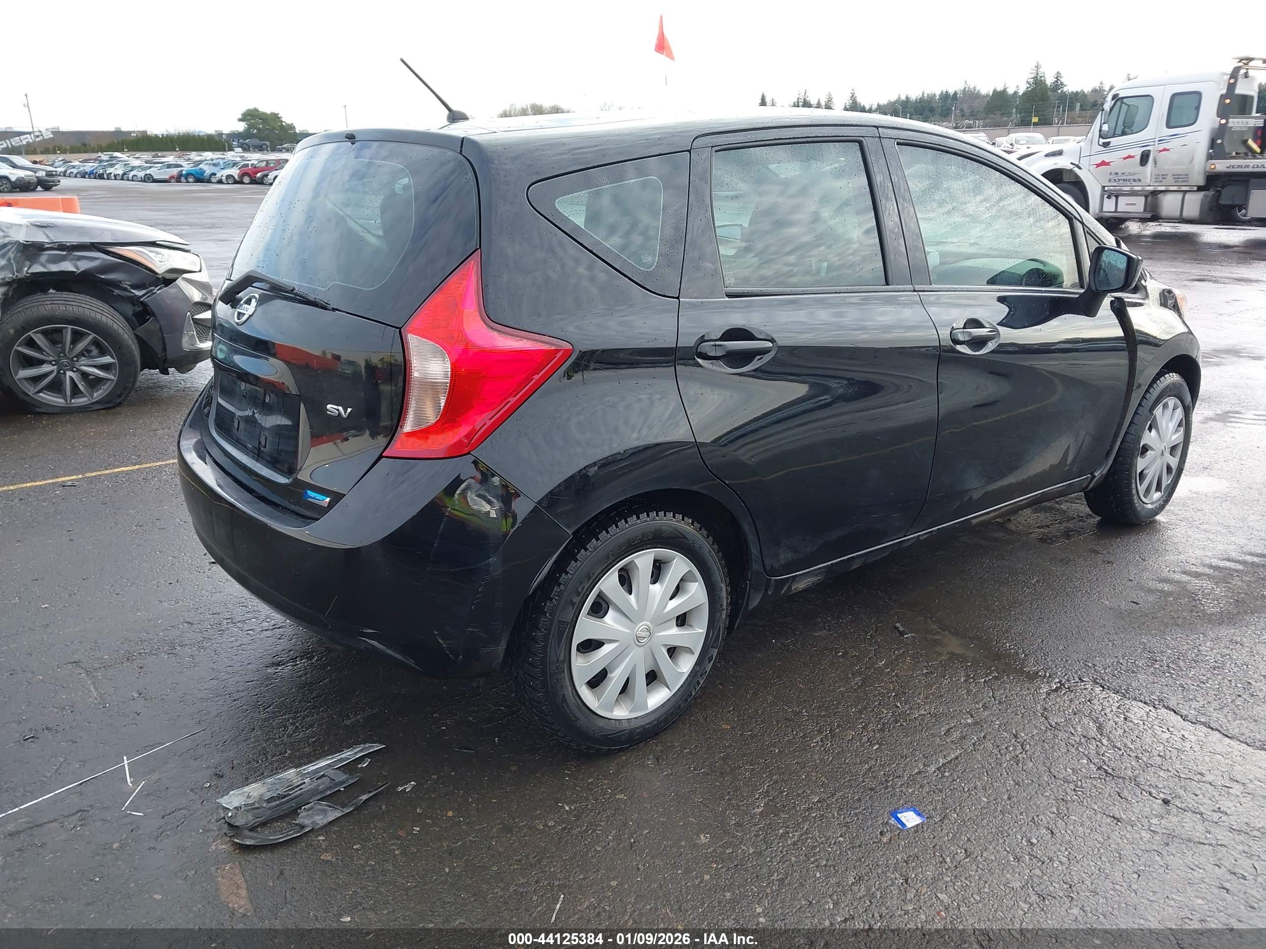 NISSAN VERSA image 4