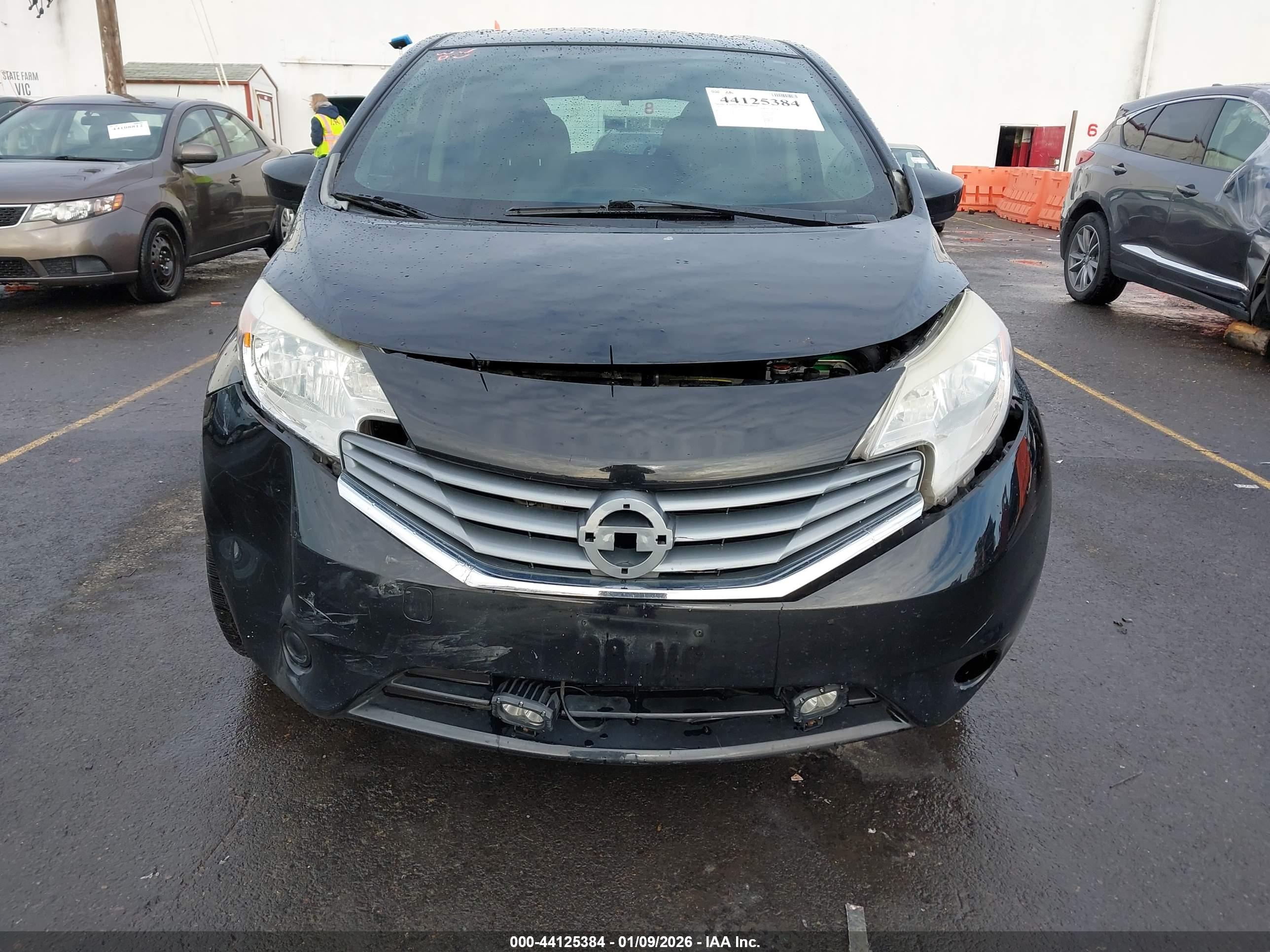 NISSAN VERSA image 6