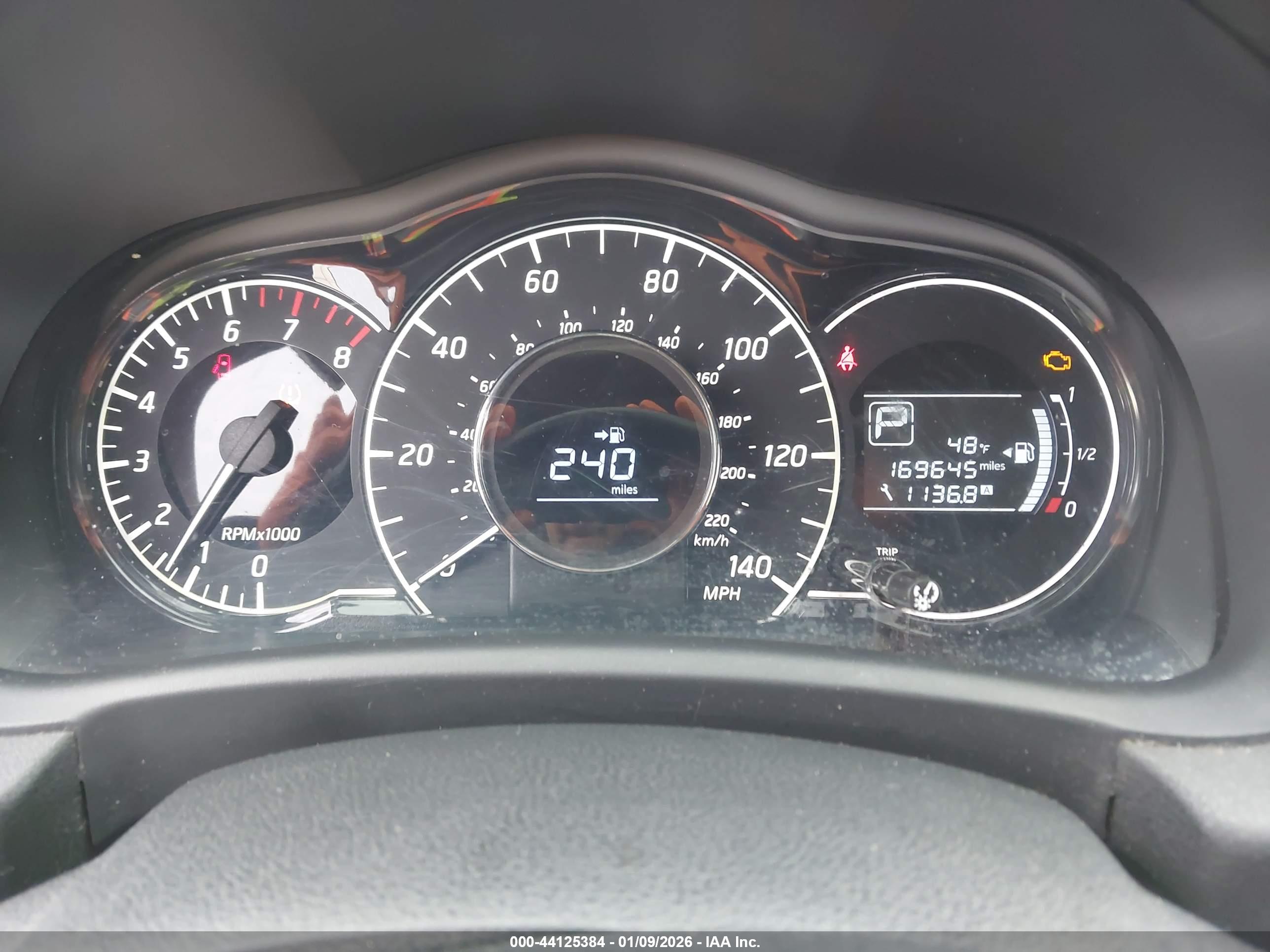 NISSAN VERSA image 7