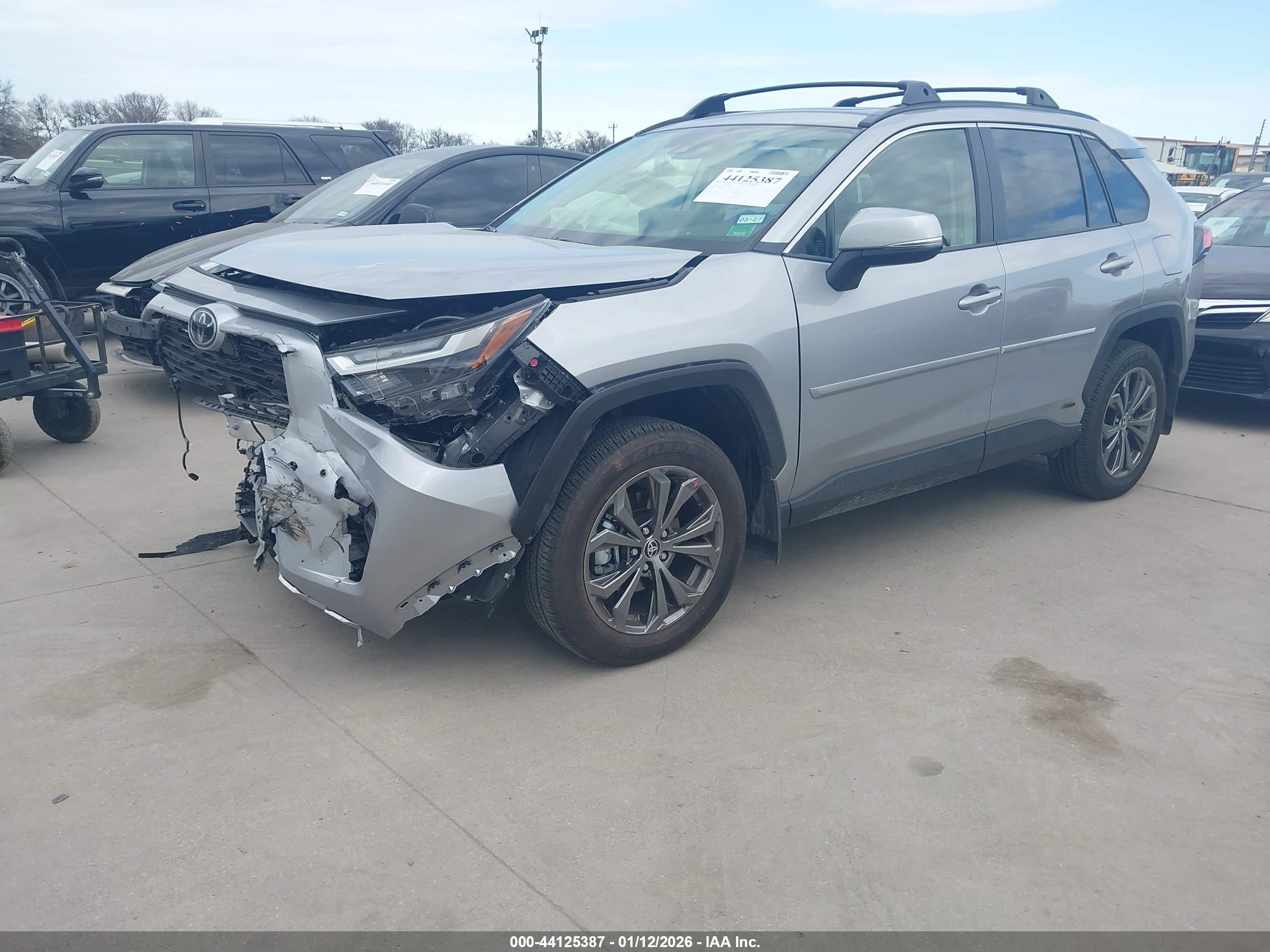TOYOTA RAV4 image 2