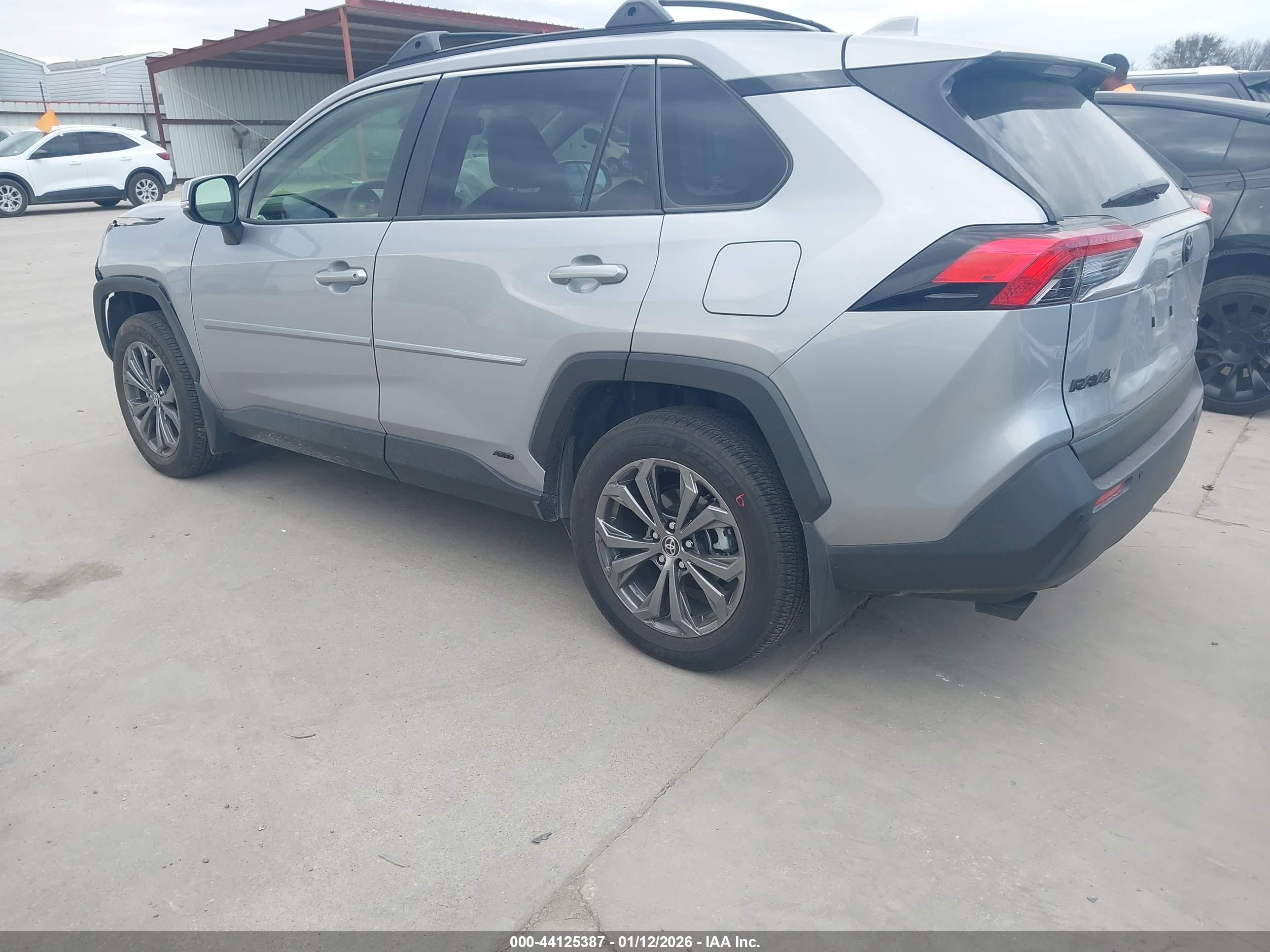 TOYOTA RAV4 image 3