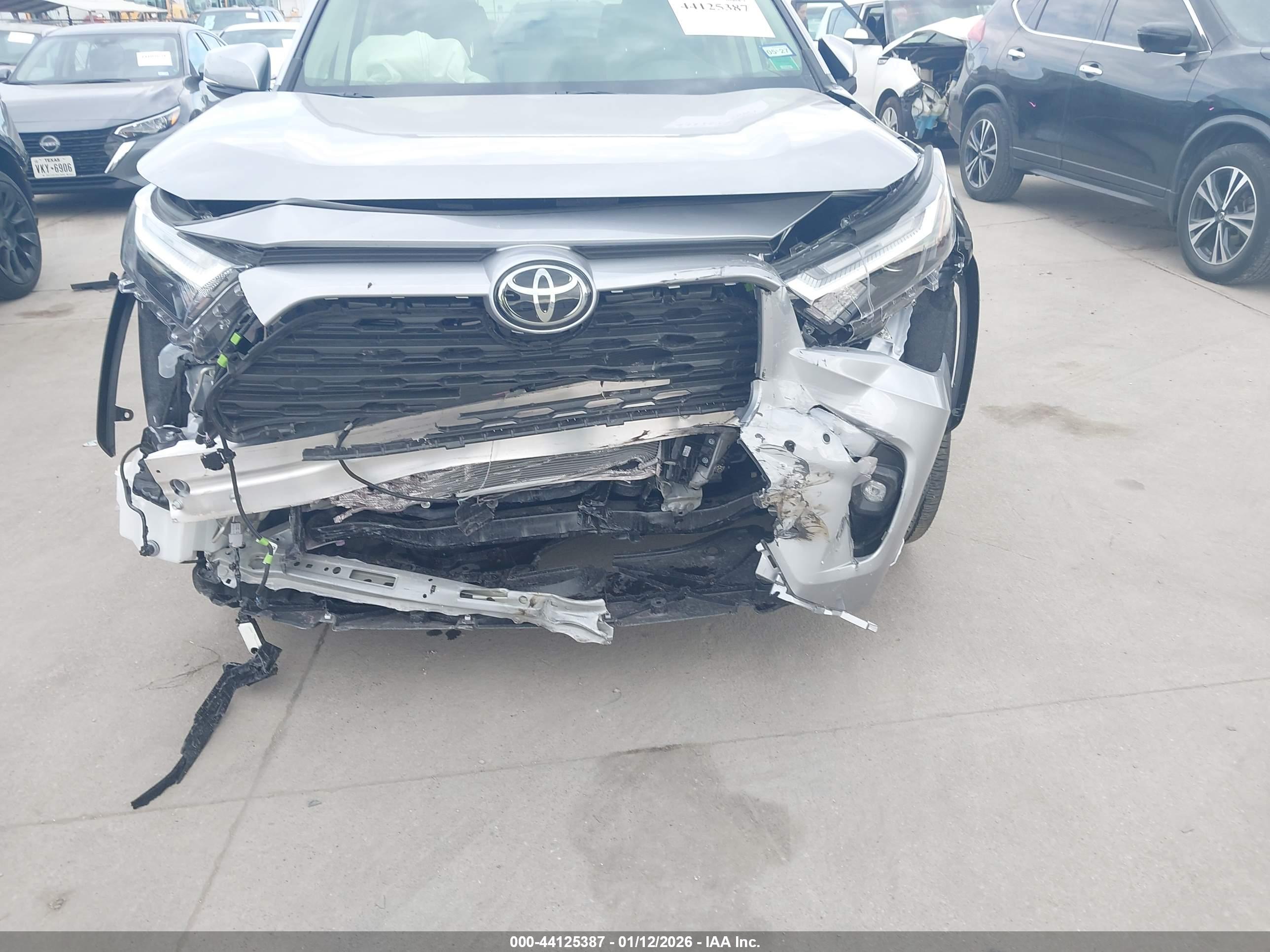 TOYOTA RAV4 image 6