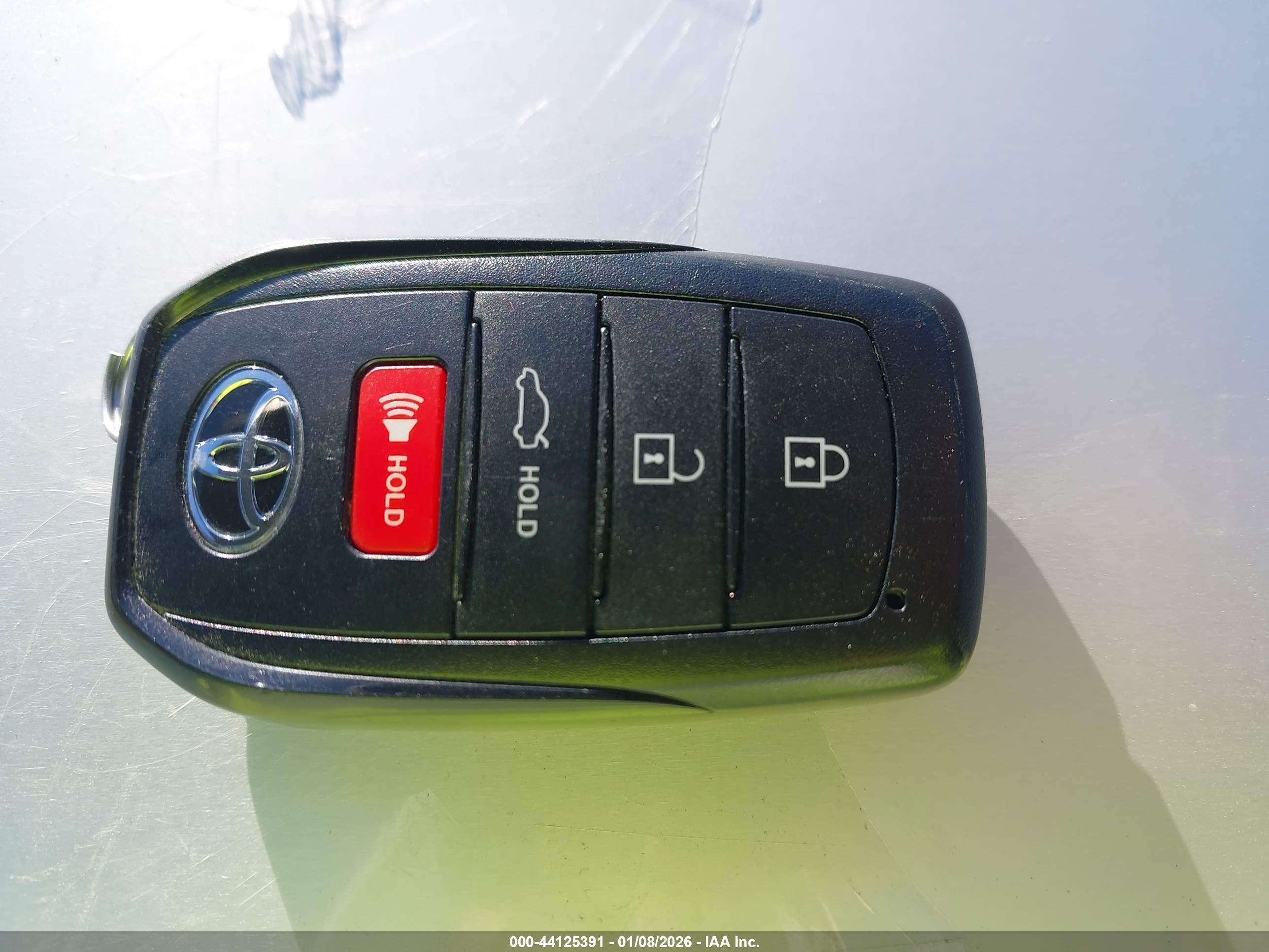 TOYOTA CAMRY image 11