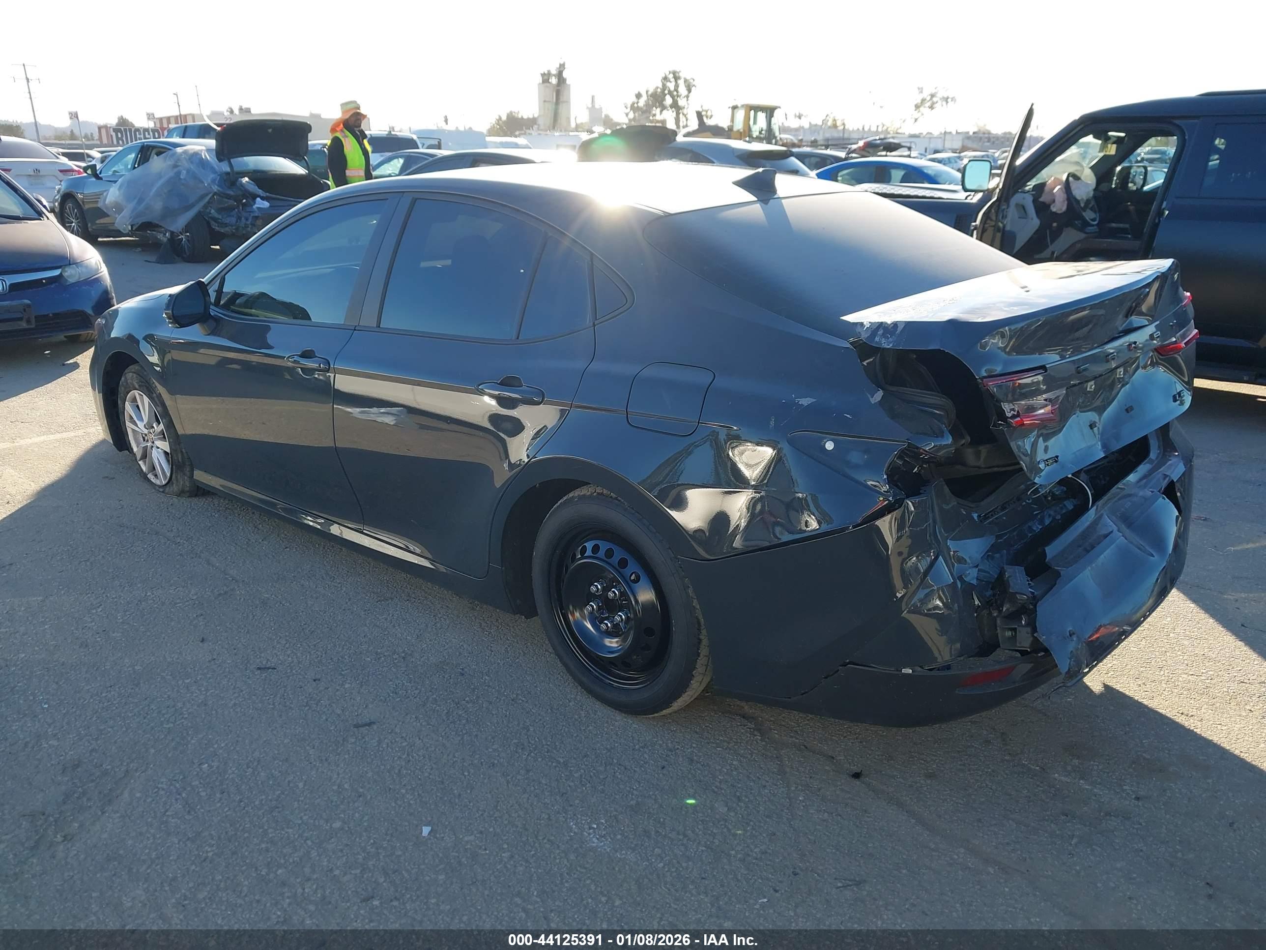 TOYOTA CAMRY image 3