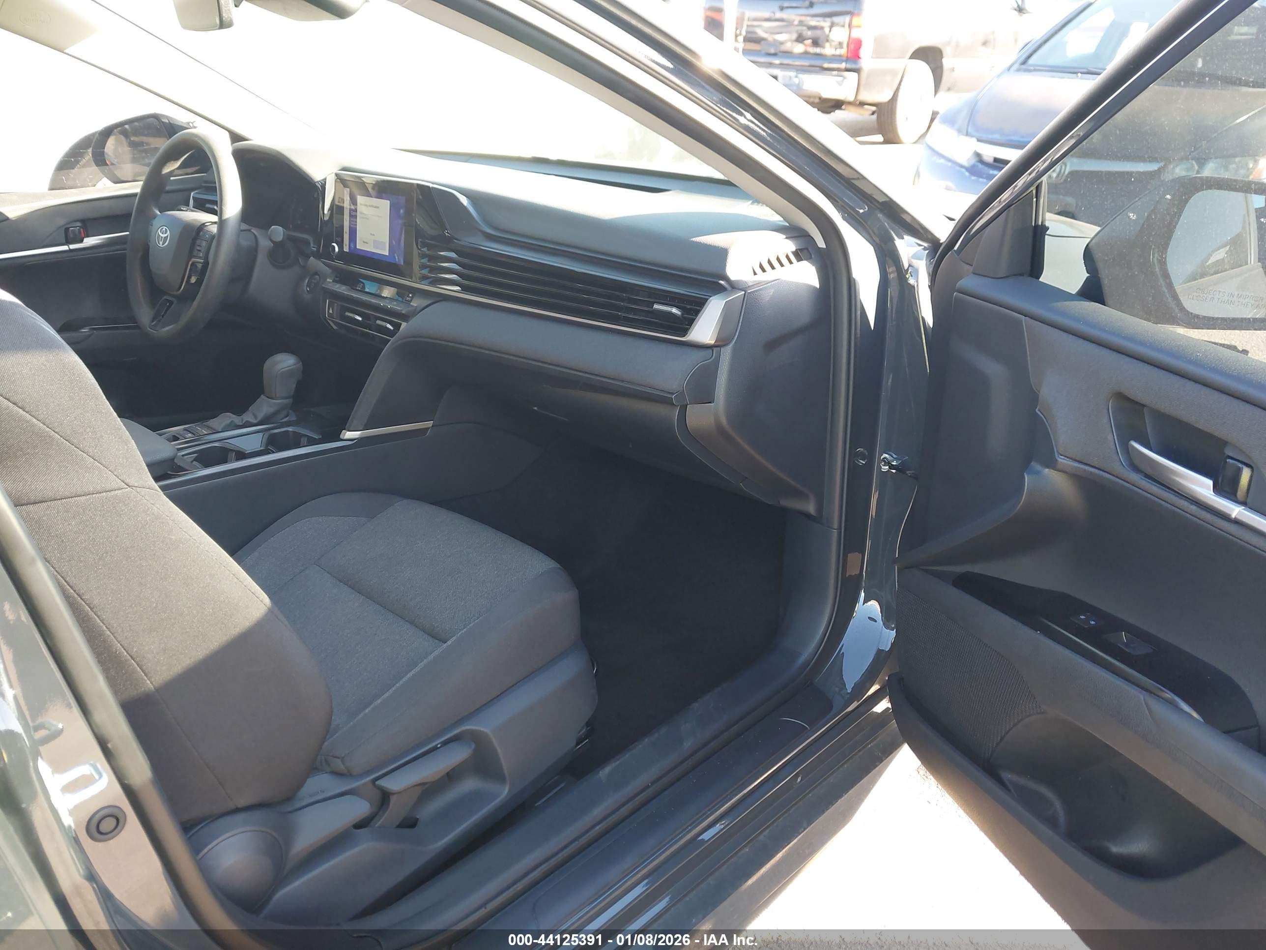 TOYOTA CAMRY image 5