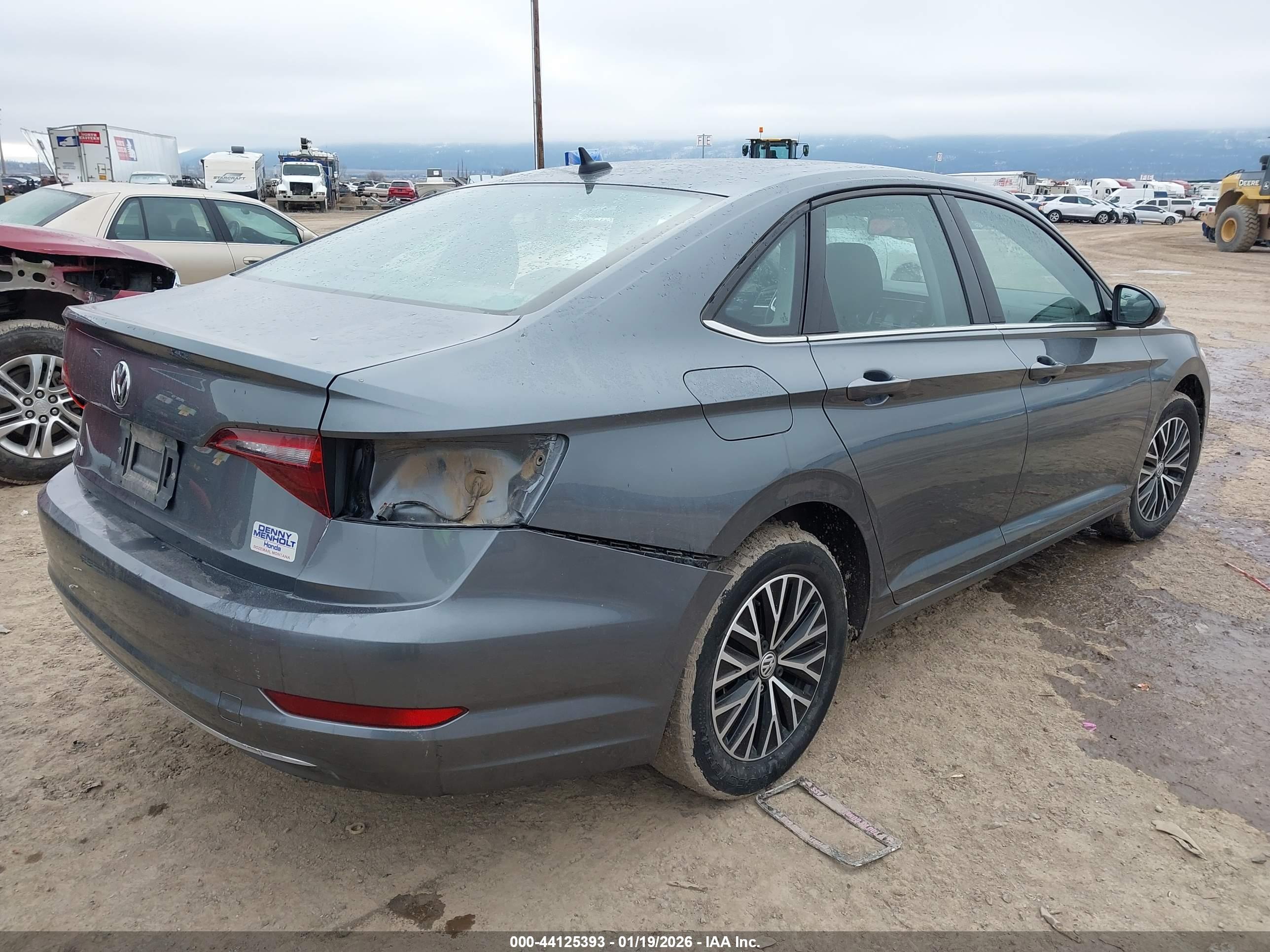 VOLKSWAGEN JETTA image 4