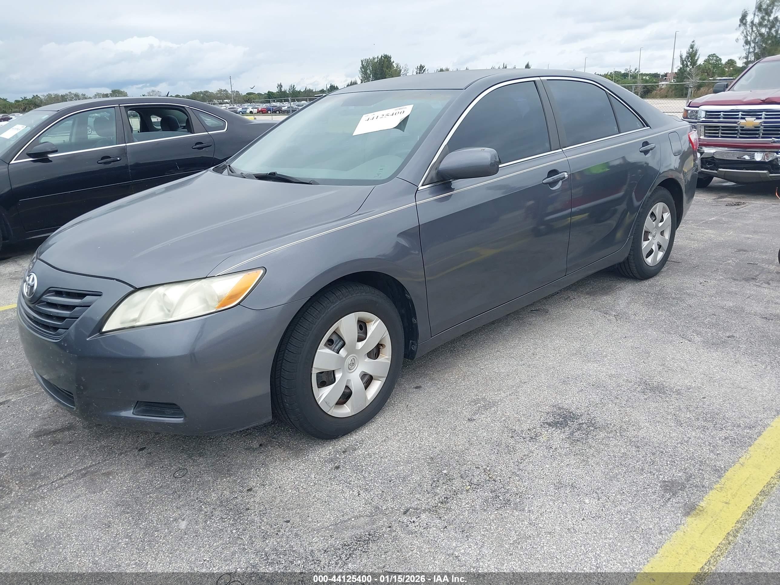 TOYOTA CAMRY image 2