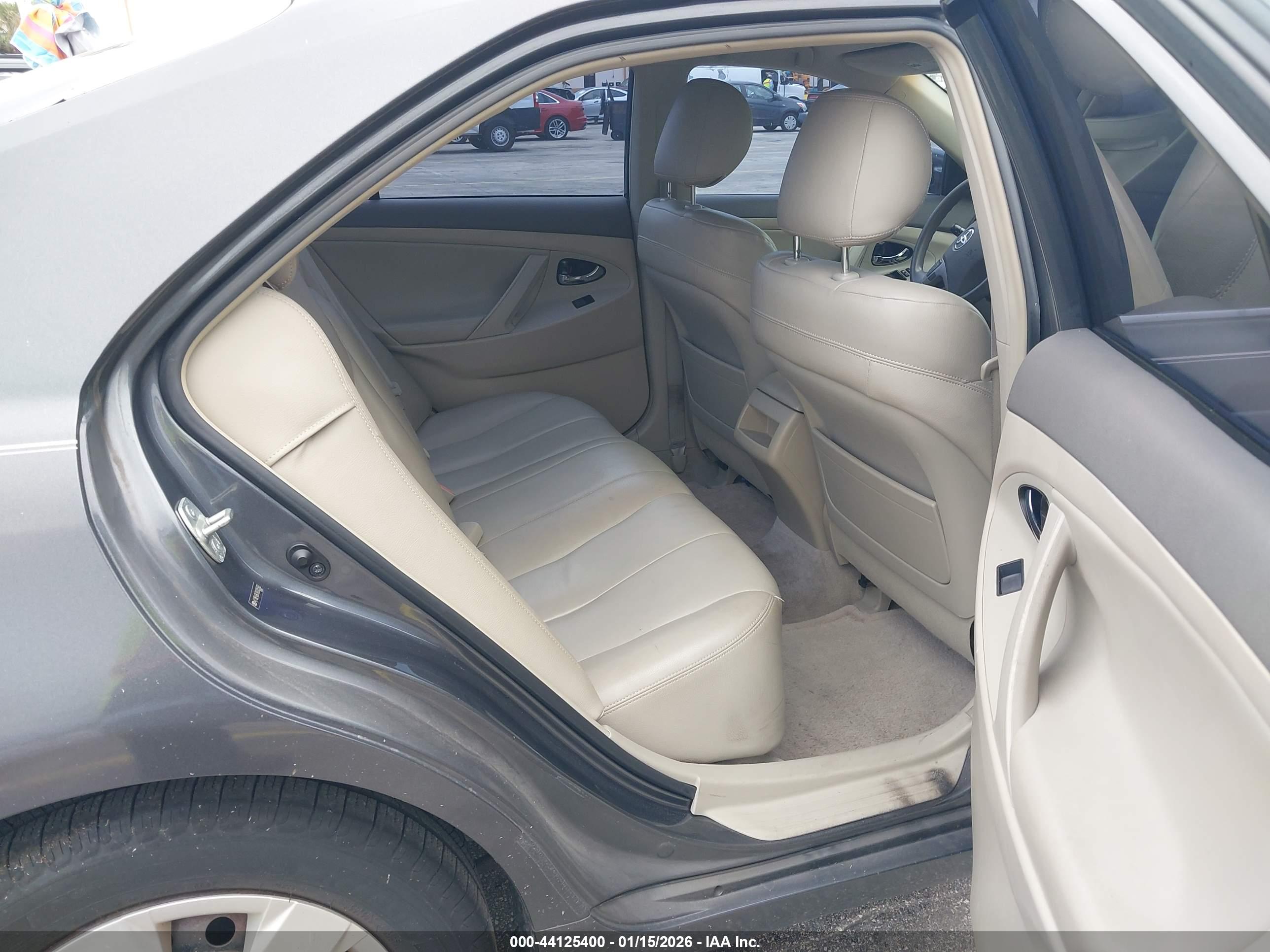 TOYOTA CAMRY image 8
